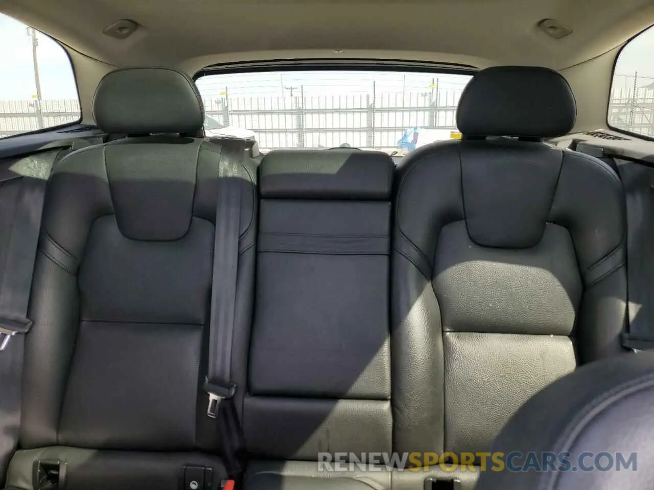 10 Photograph of a damaged car LYV102RK8KB202496 VOLVO XC60 2019