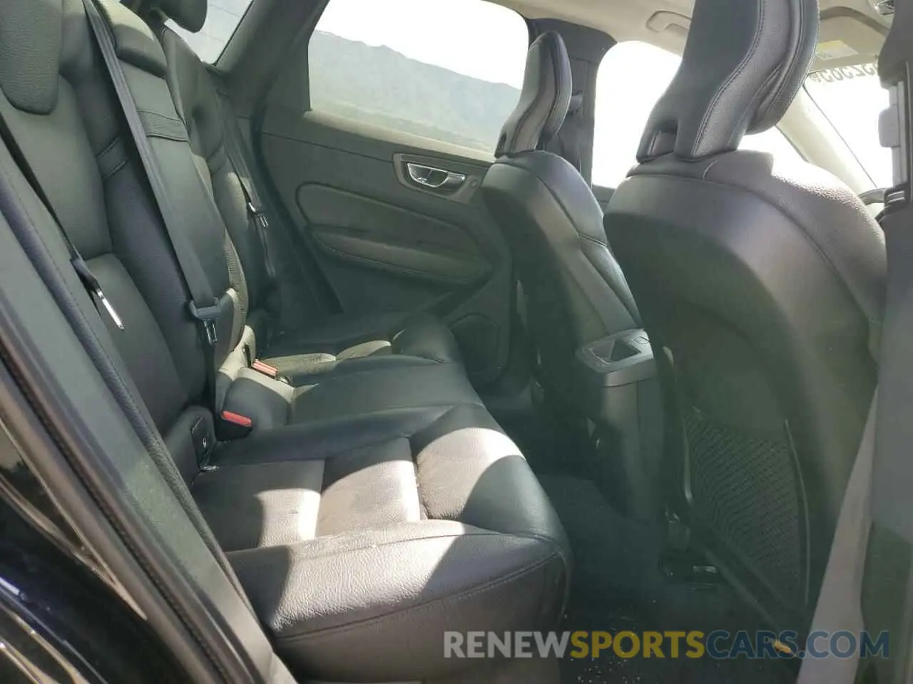 11 Photograph of a damaged car LYV102RK8KB202496 VOLVO XC60 2019