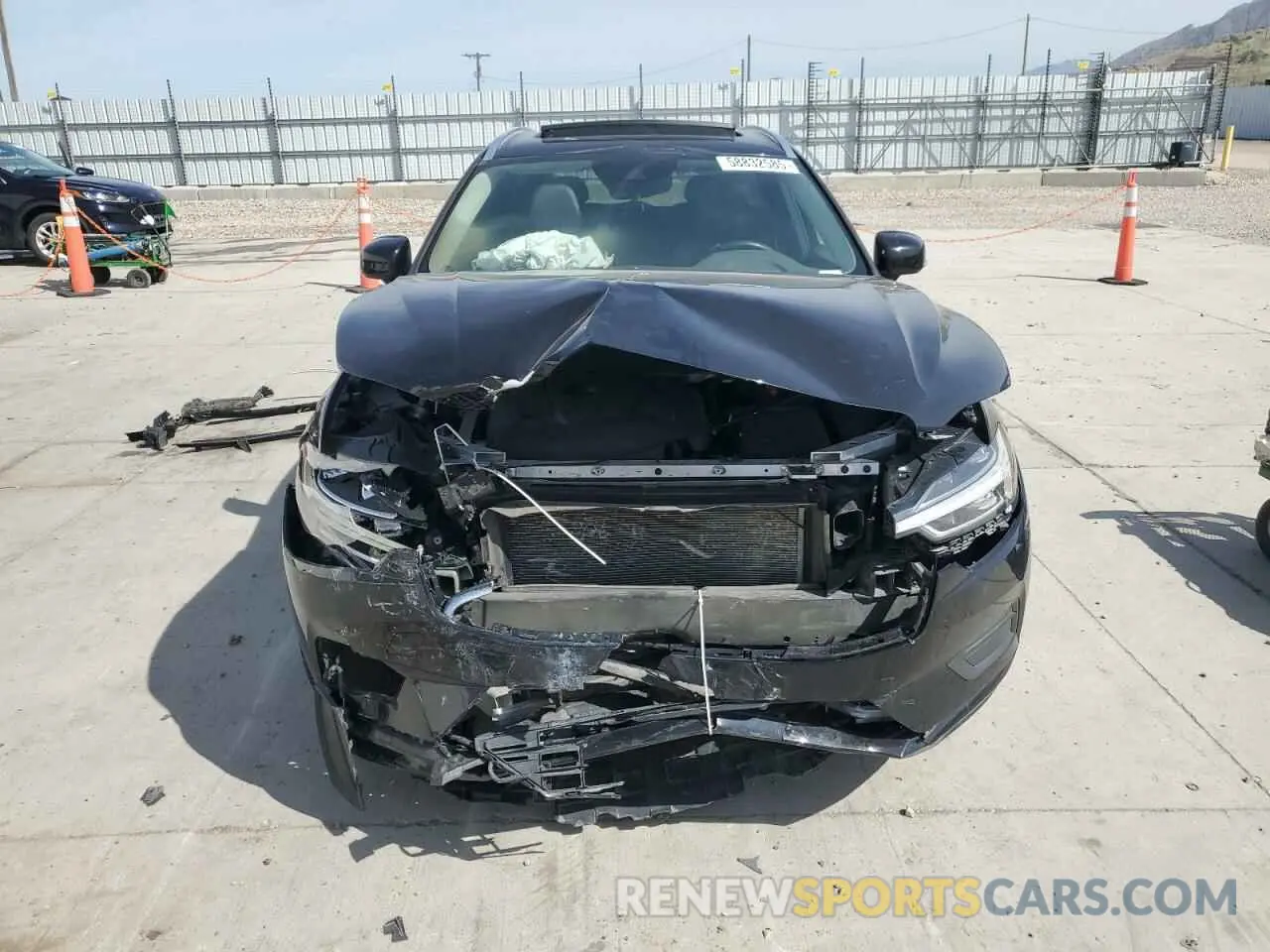 5 Photograph of a damaged car LYV102RK8KB202496 VOLVO XC60 2019