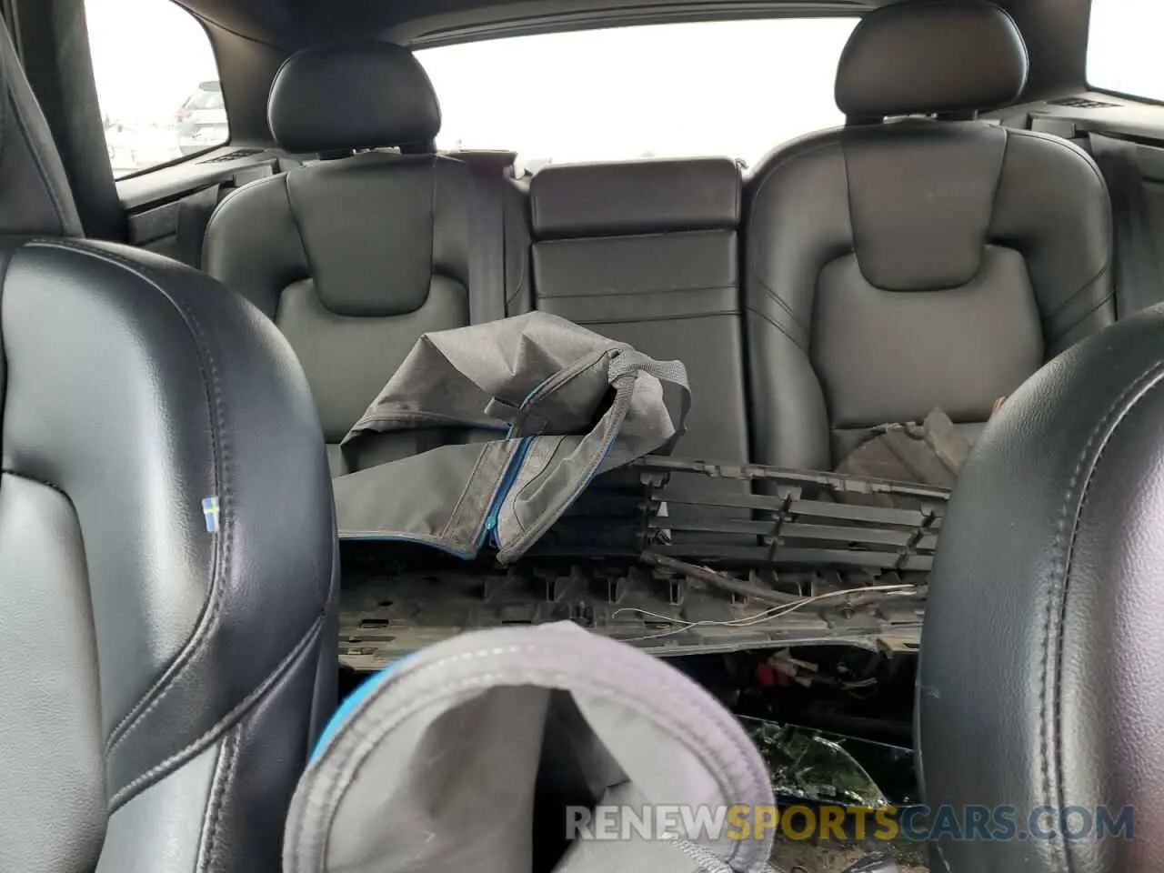 10 Photograph of a damaged car LYV102RK9KB197180 VOLVO XC60 2019