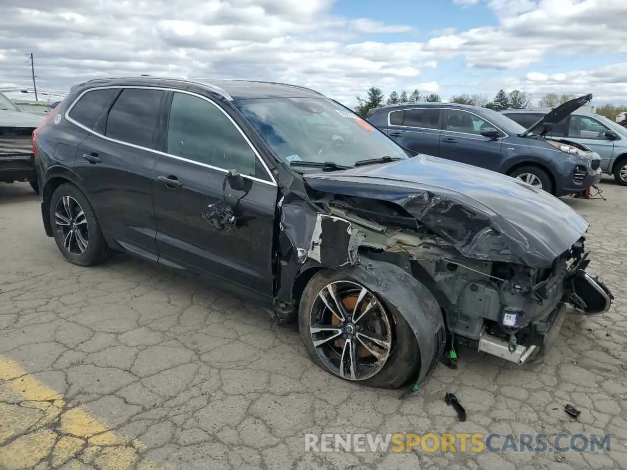 4 Photograph of a damaged car LYV102RK9KB197180 VOLVO XC60 2019
