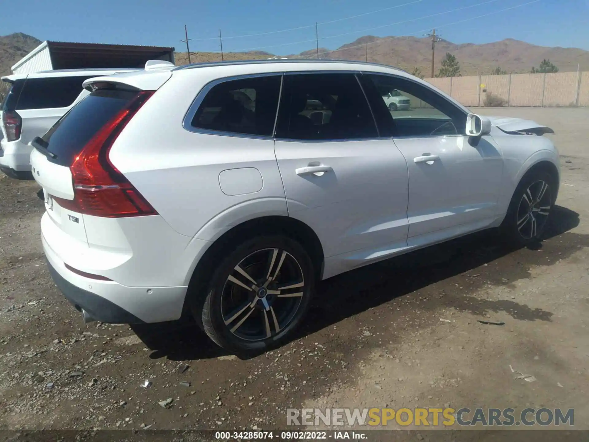 4 Photograph of a damaged car LYV102RKXKB223673 VOLVO XC60 2019