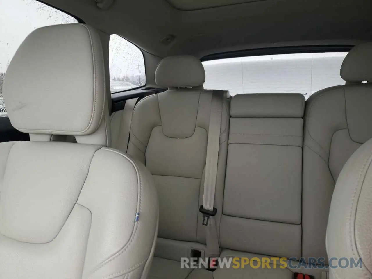 10 Photograph of a damaged car LYV102RKXKB331663 VOLVO XC60 2019