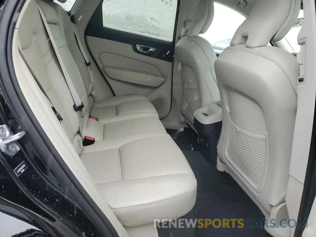 11 Photograph of a damaged car LYV102RKXKB331663 VOLVO XC60 2019