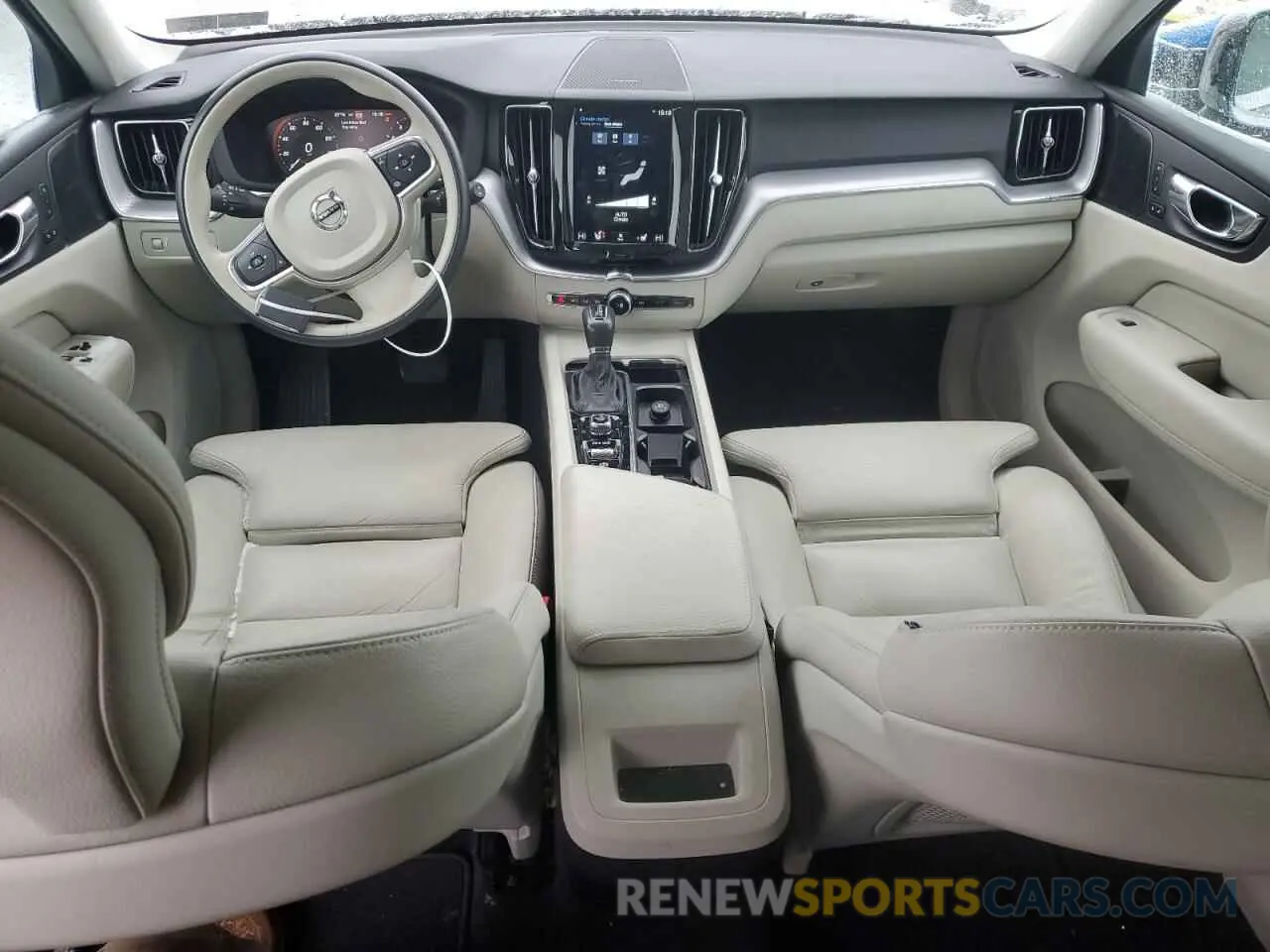 8 Photograph of a damaged car LYV102RKXKB331663 VOLVO XC60 2019