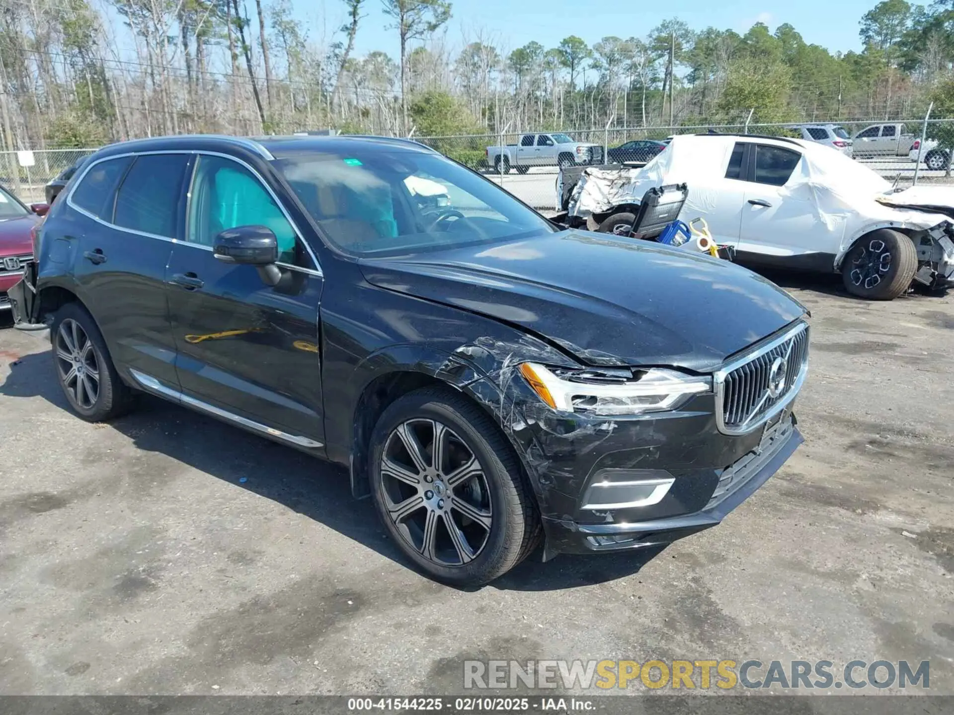 1 Photograph of a damaged car LYV102RL3KB184885 VOLVO XC60 2019