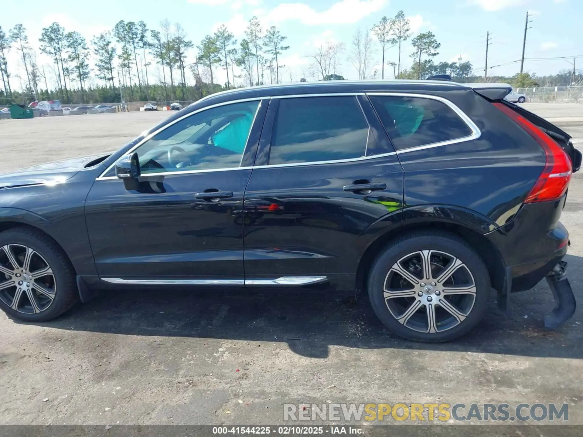 14 Photograph of a damaged car LYV102RL3KB184885 VOLVO XC60 2019