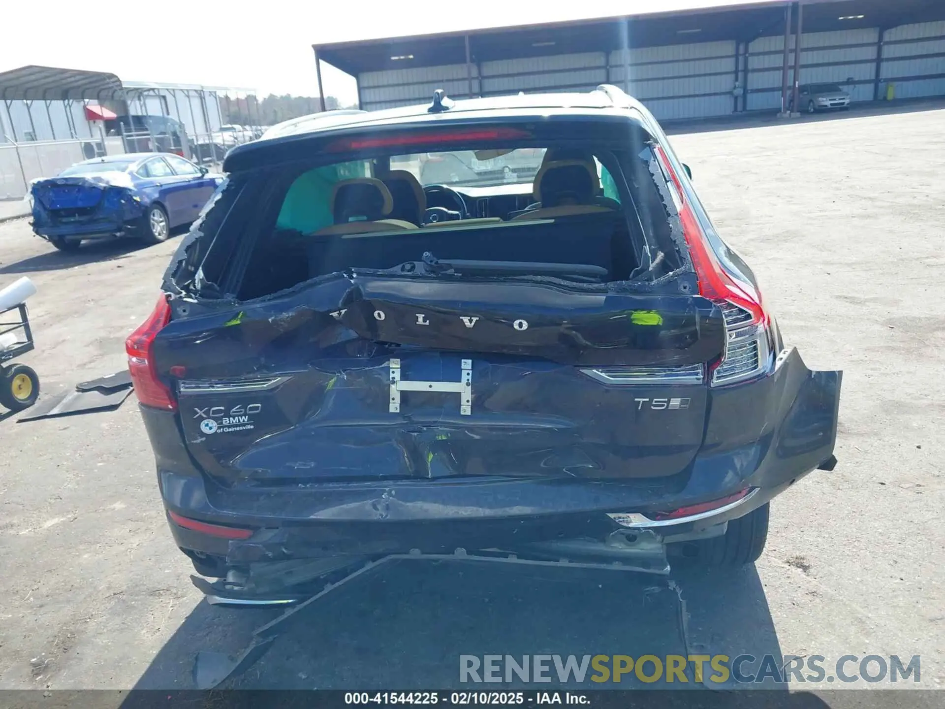 16 Photograph of a damaged car LYV102RL3KB184885 VOLVO XC60 2019