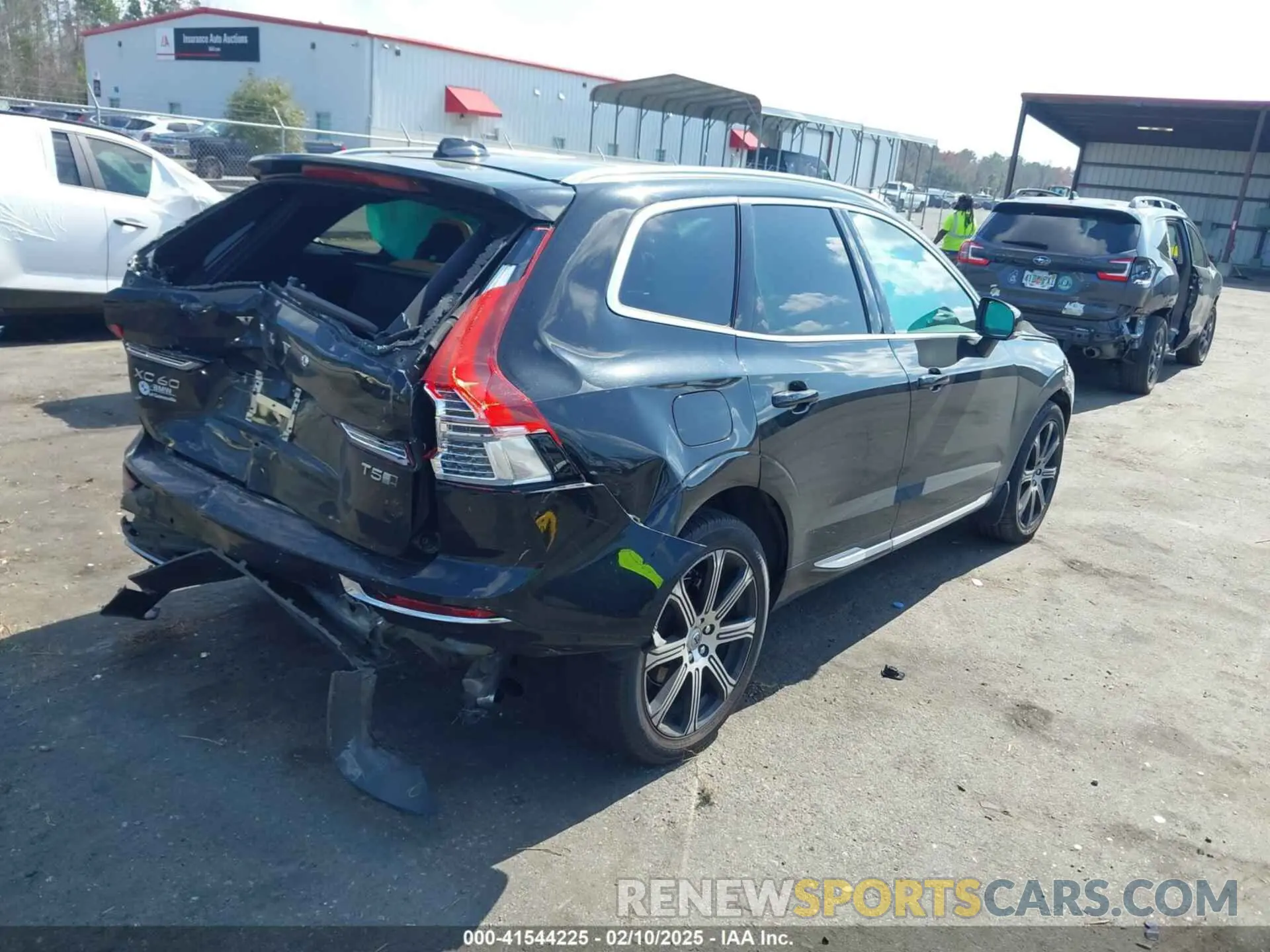 4 Photograph of a damaged car LYV102RL3KB184885 VOLVO XC60 2019