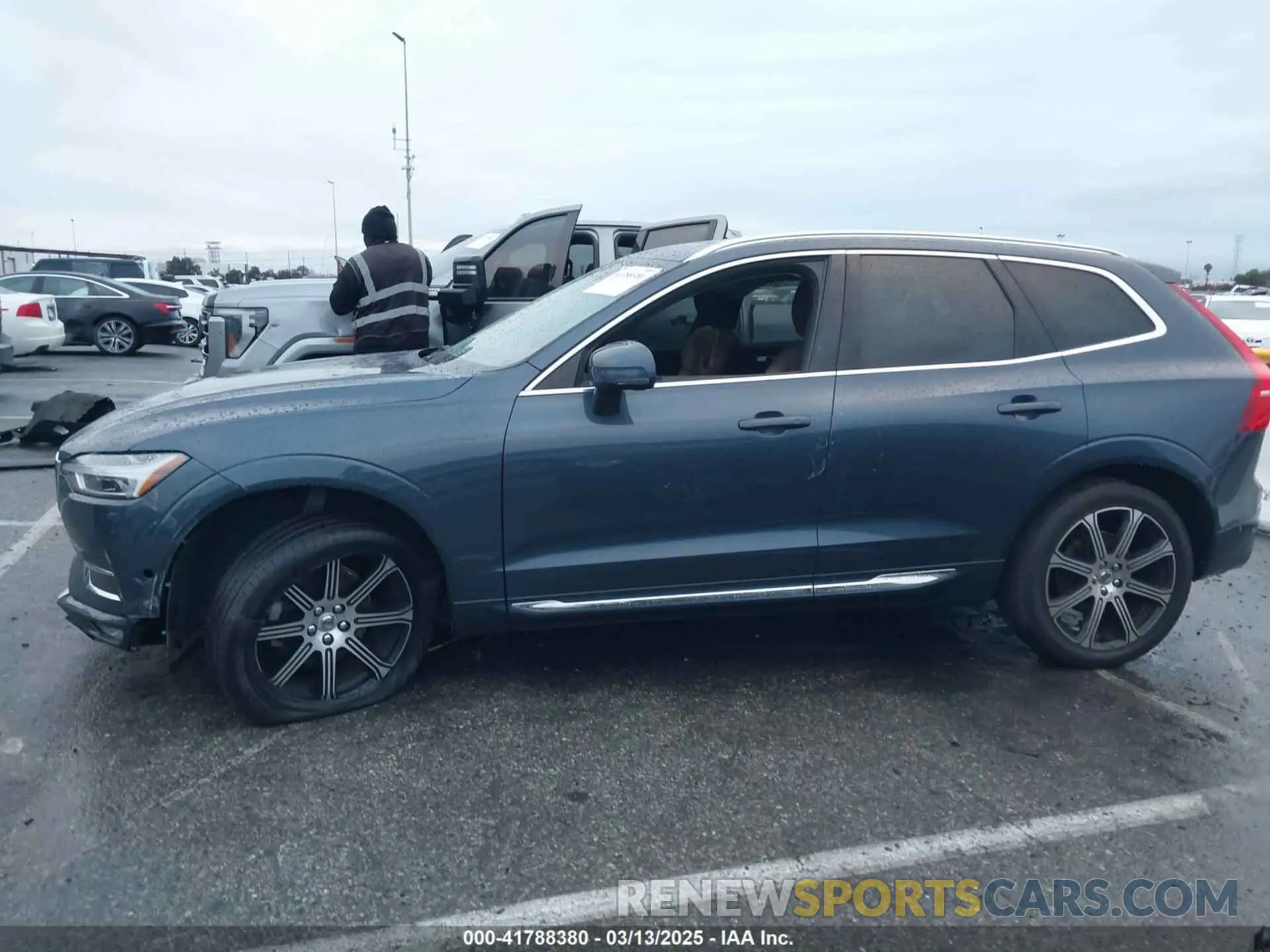 14 Photograph of a damaged car LYV102RL3KB250397 VOLVO XC60 2019