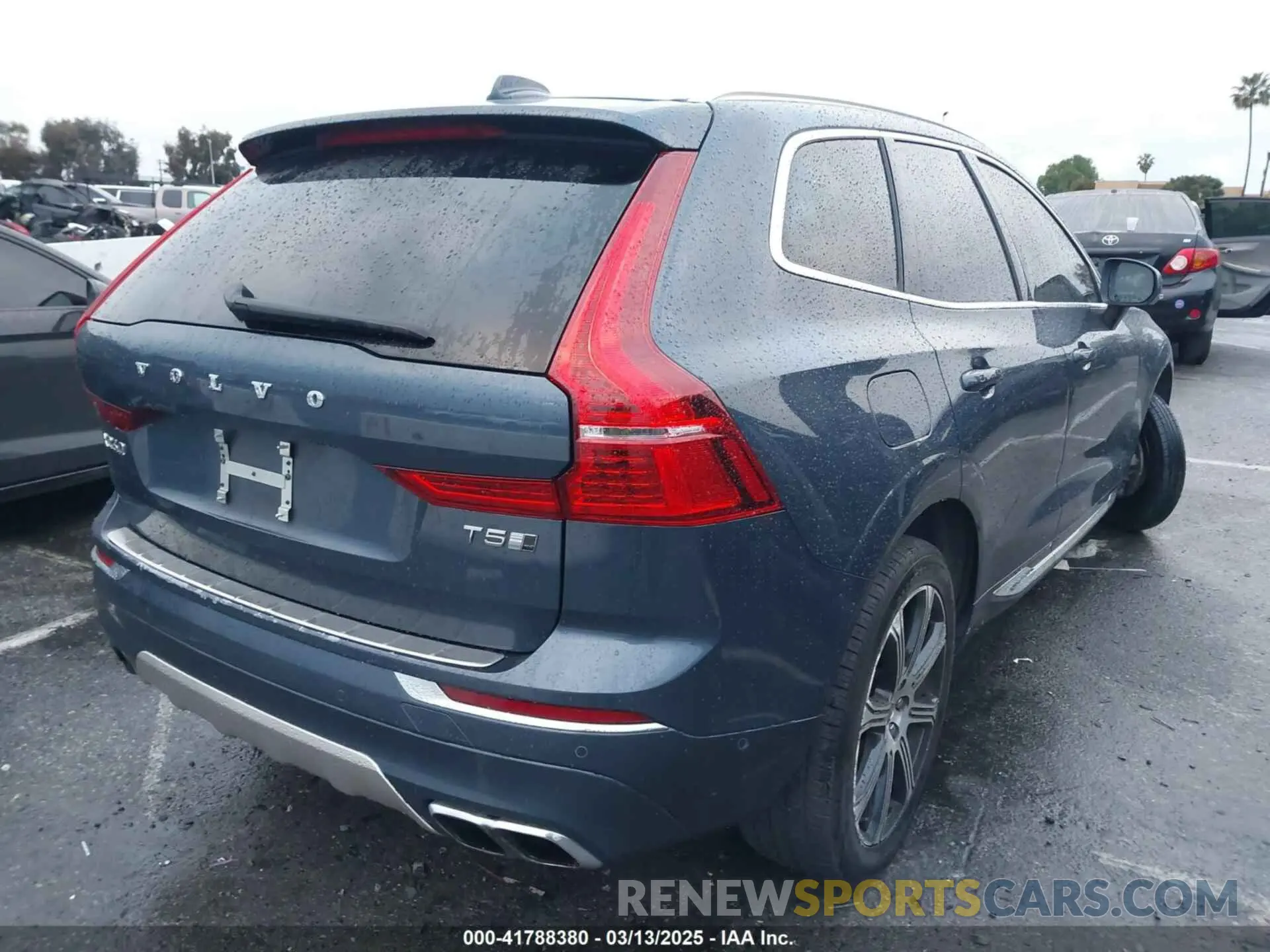 4 Photograph of a damaged car LYV102RL3KB250397 VOLVO XC60 2019