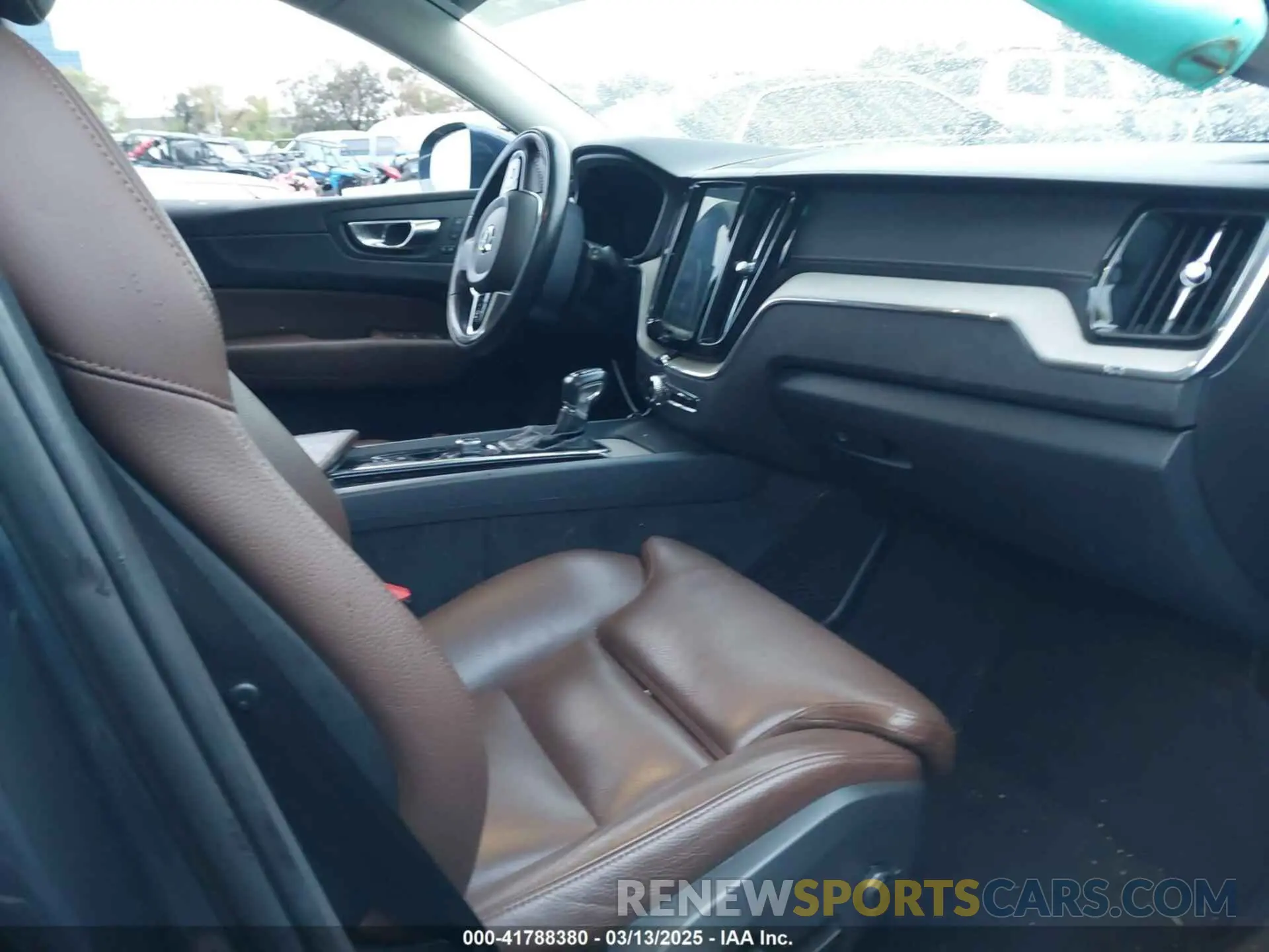 5 Photograph of a damaged car LYV102RL3KB250397 VOLVO XC60 2019