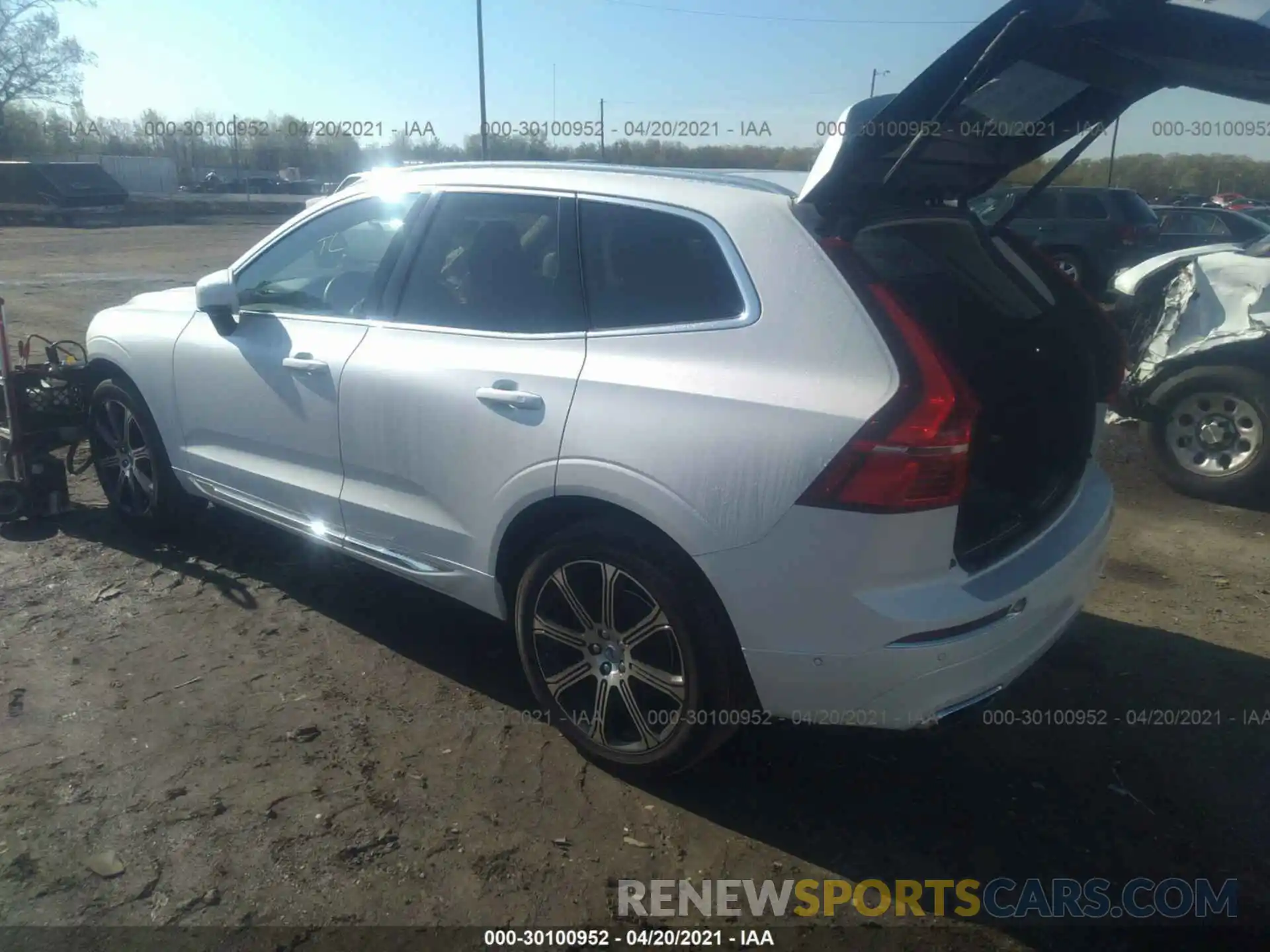 3 Photograph of a damaged car LYV102RLXKB184009 VOLVO XC60 2019