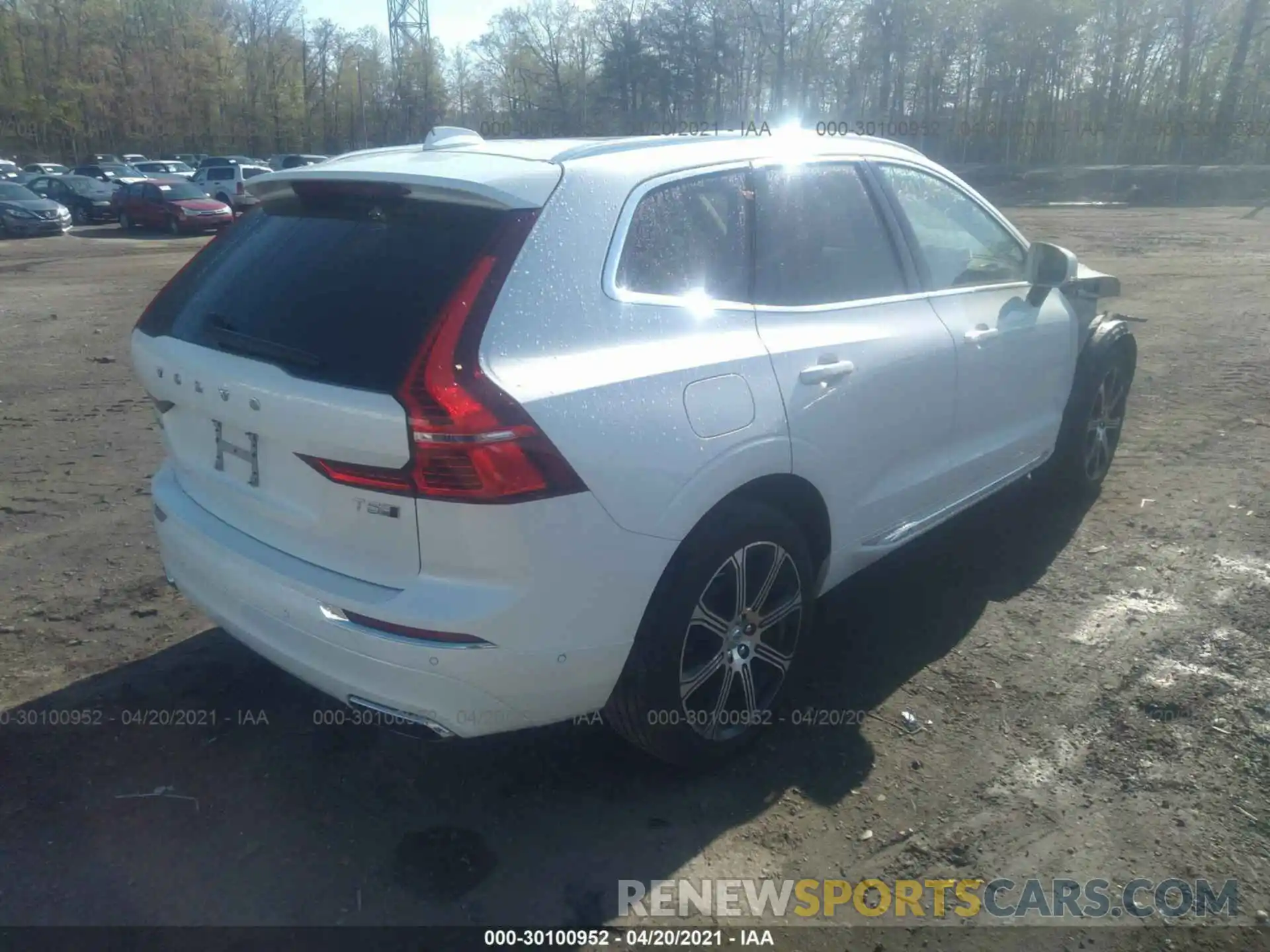 4 Photograph of a damaged car LYV102RLXKB184009 VOLVO XC60 2019