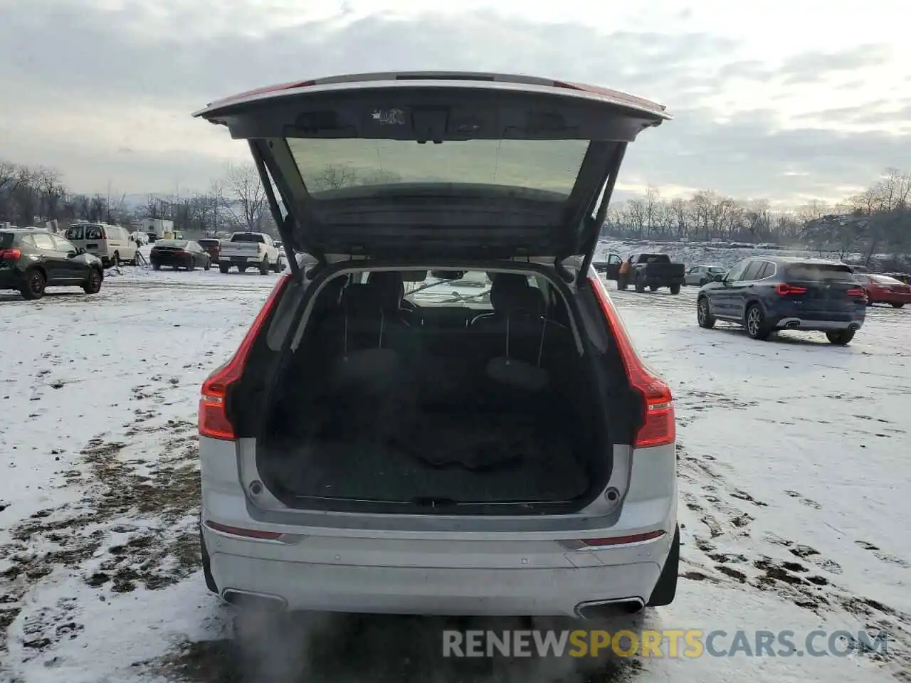 6 Photograph of a damaged car LYV102RLXKB227618 VOLVO XC60 2019