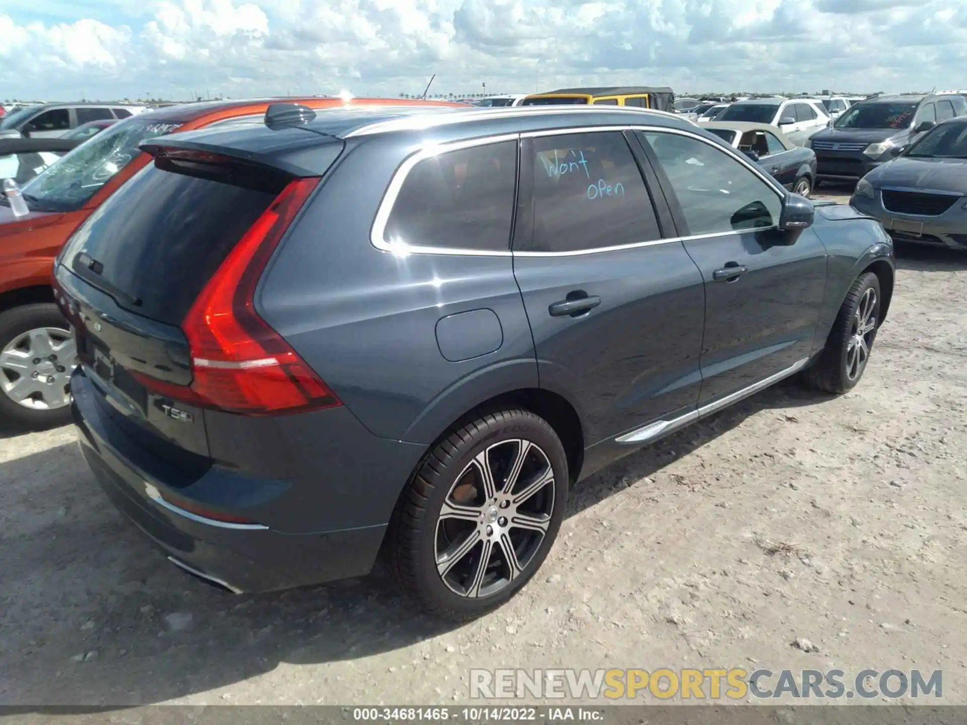 4 Photograph of a damaged car LYV102RLXKB235315 VOLVO XC60 2019