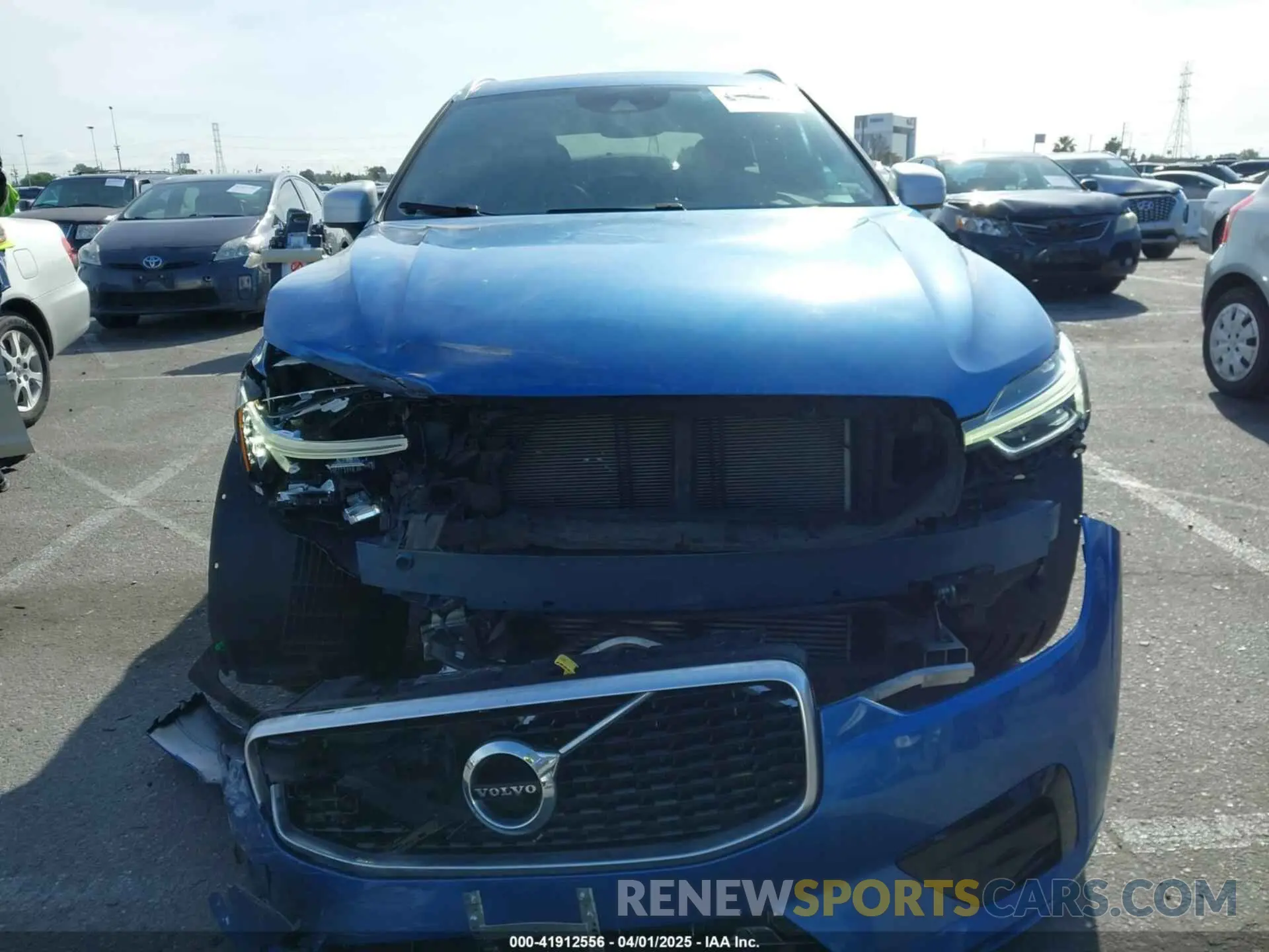 12 Photograph of a damaged car LYV102RM0KB349087 VOLVO XC60 2019