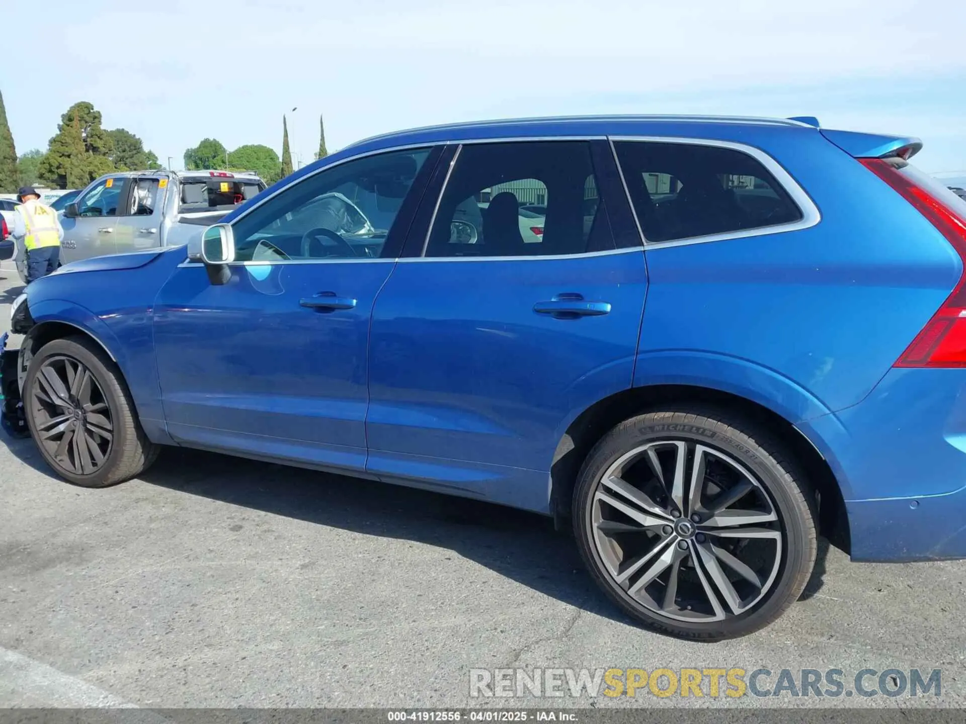 14 Photograph of a damaged car LYV102RM0KB349087 VOLVO XC60 2019