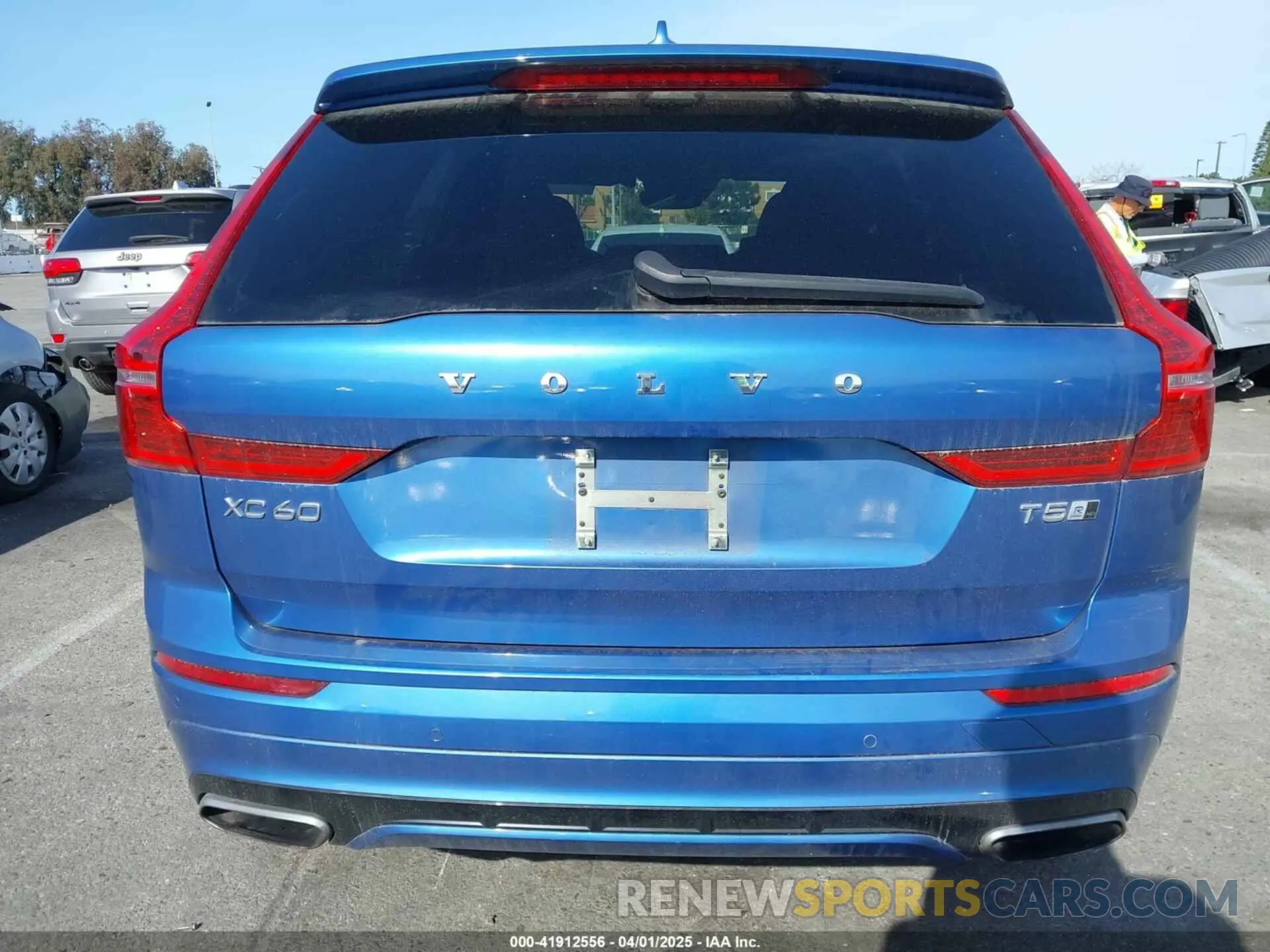 16 Photograph of a damaged car LYV102RM0KB349087 VOLVO XC60 2019