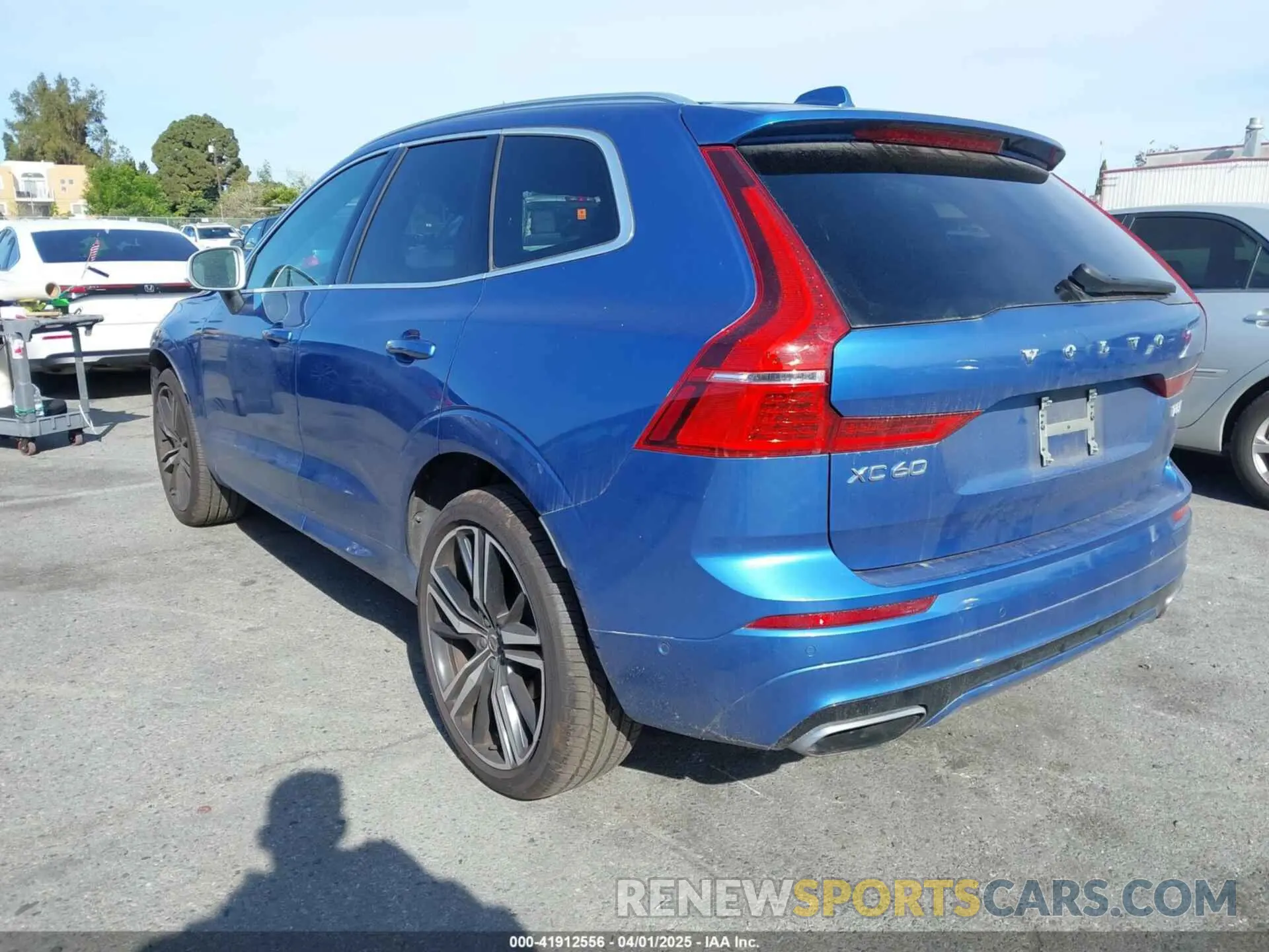 3 Photograph of a damaged car LYV102RM0KB349087 VOLVO XC60 2019