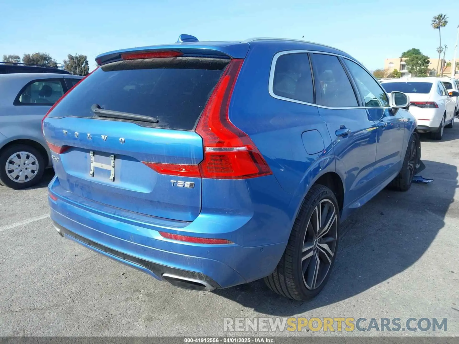4 Photograph of a damaged car LYV102RM0KB349087 VOLVO XC60 2019