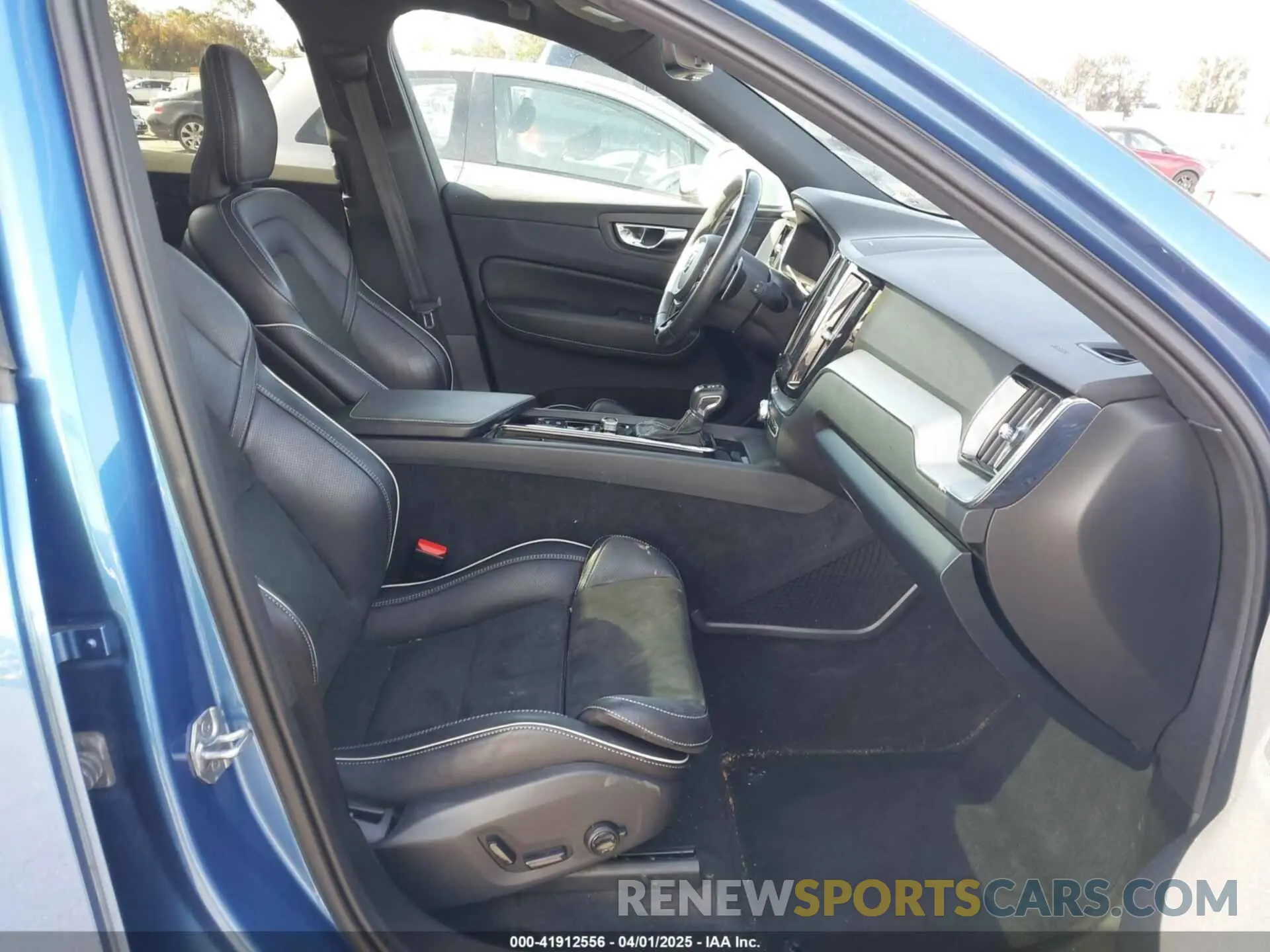 5 Photograph of a damaged car LYV102RM0KB349087 VOLVO XC60 2019