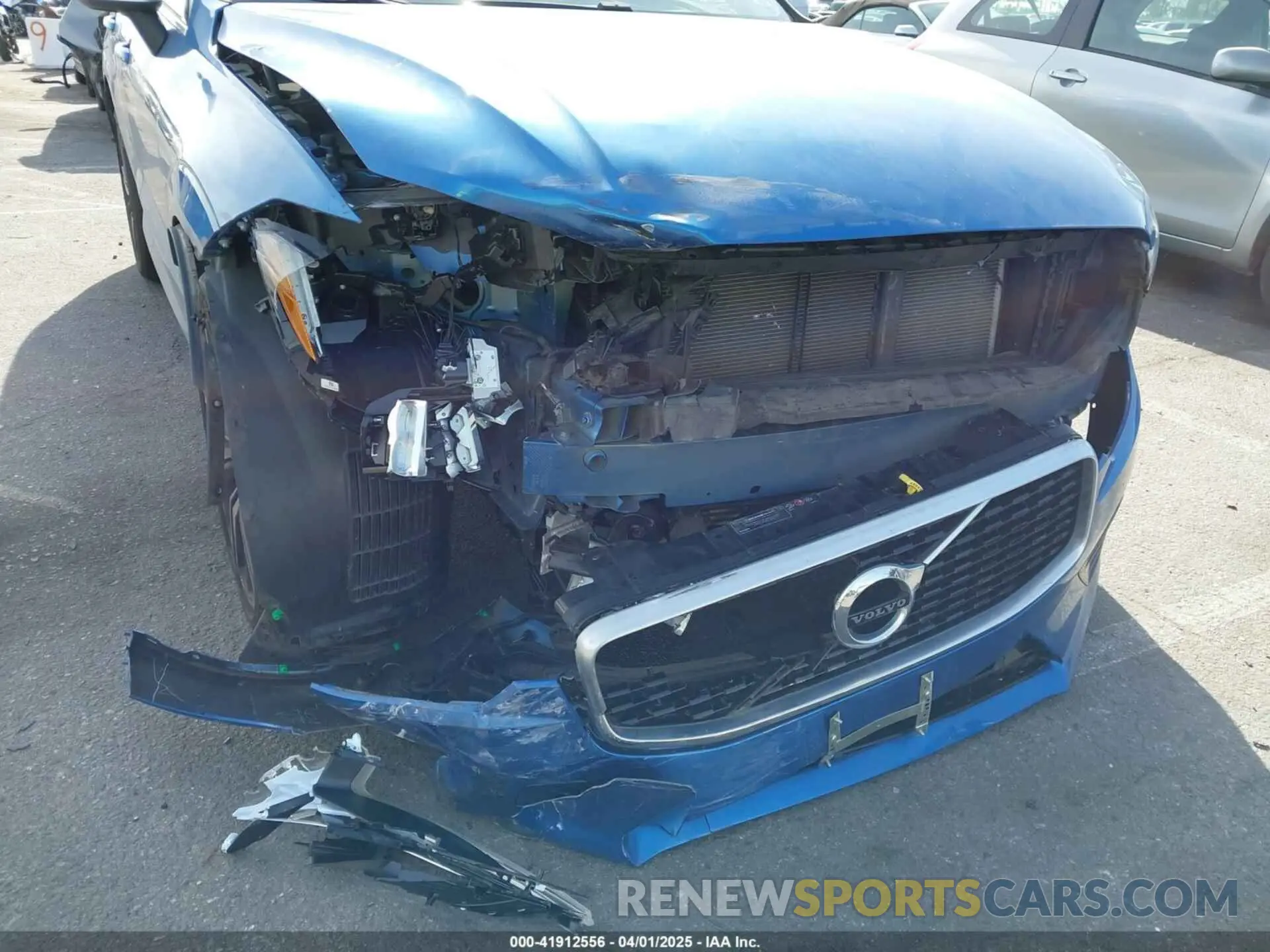 6 Photograph of a damaged car LYV102RM0KB349087 VOLVO XC60 2019