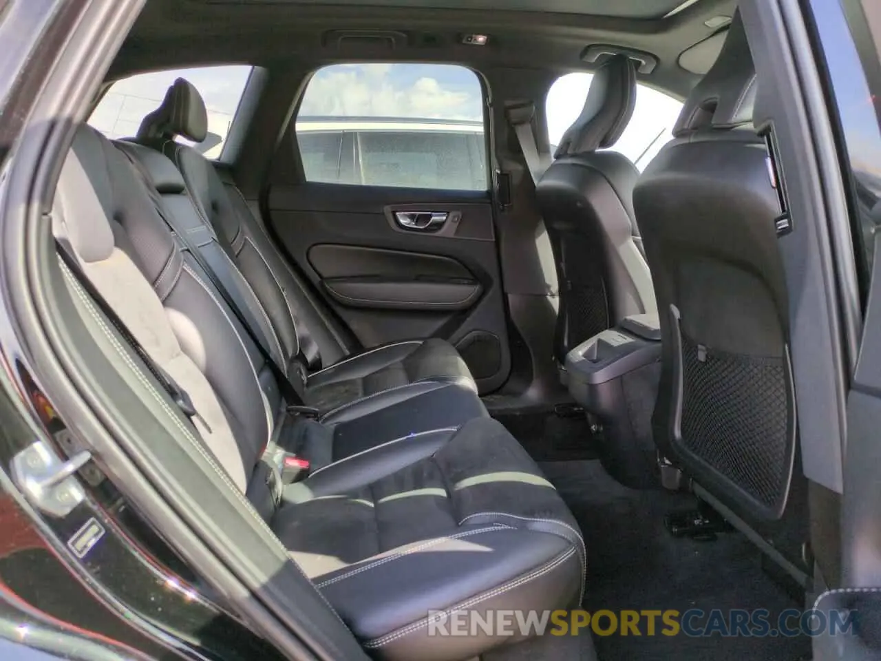 10 Photograph of a damaged car LYV102RM0KB377259 VOLVO XC60 2019