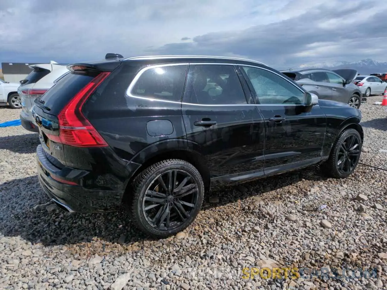 3 Photograph of a damaged car LYV102RM0KB377259 VOLVO XC60 2019