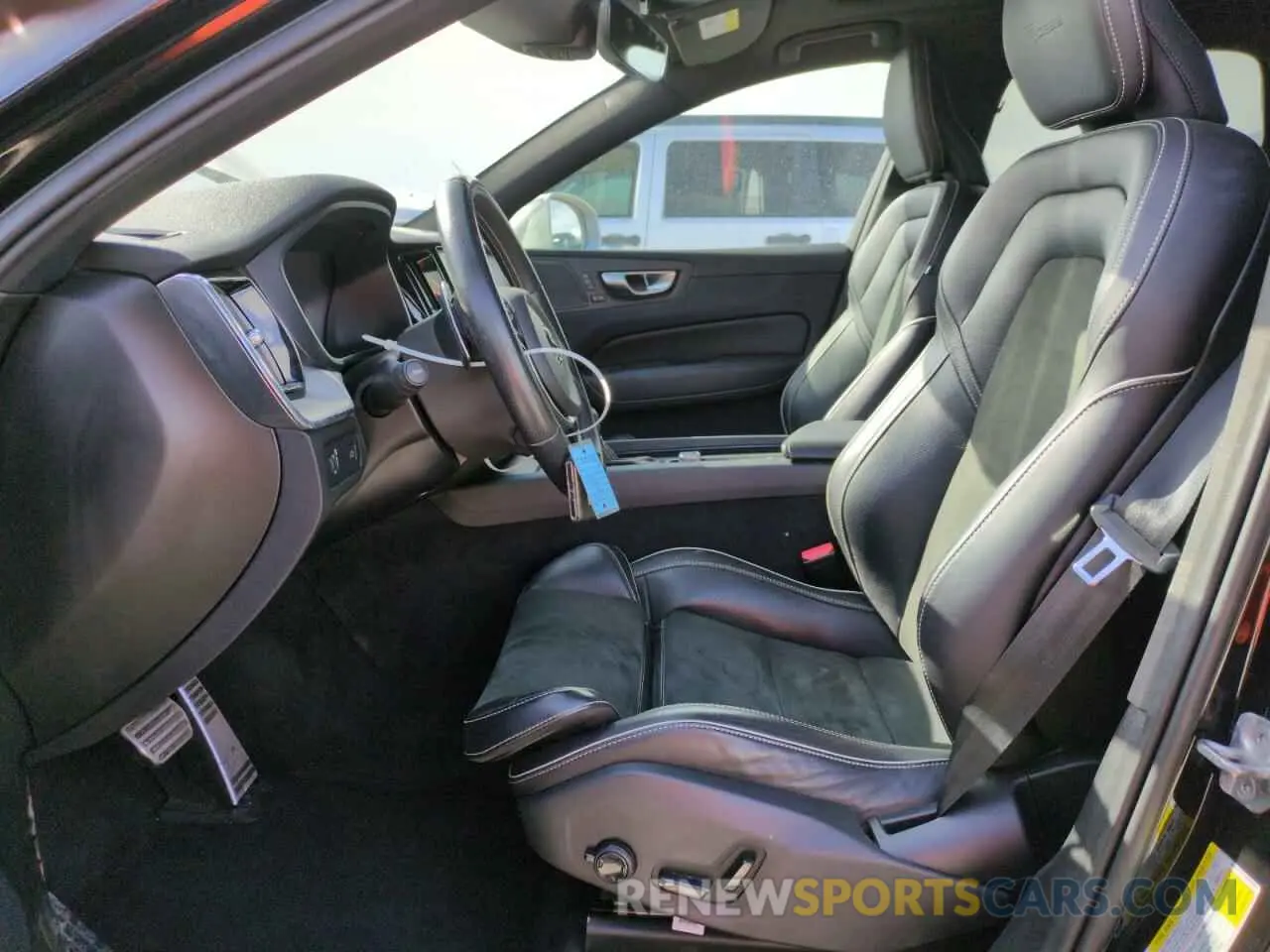 7 Photograph of a damaged car LYV102RM0KB377259 VOLVO XC60 2019