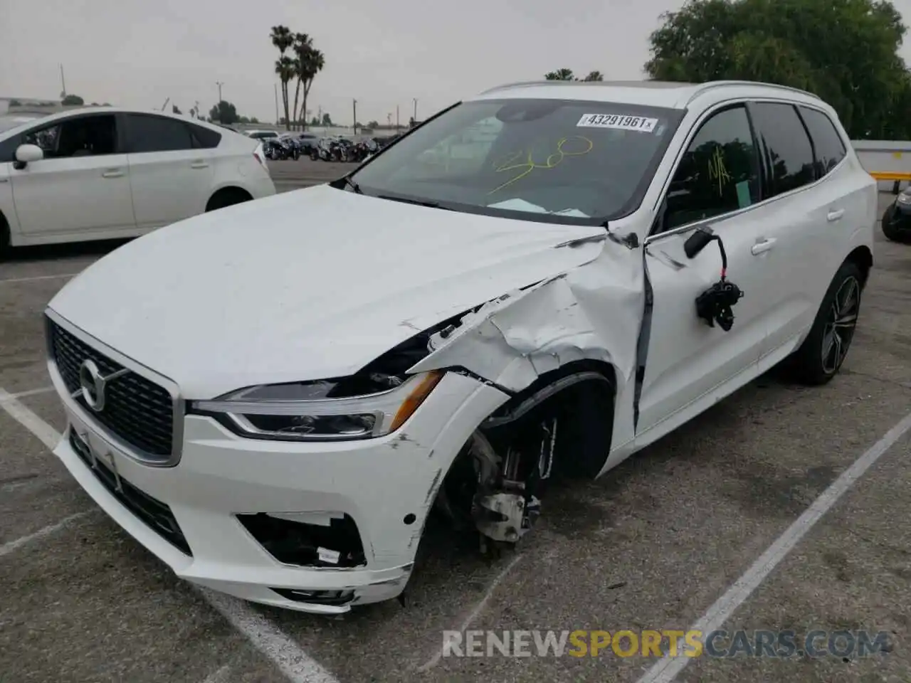 2 Photograph of a damaged car LYV102RM0KB377830 VOLVO XC60 2019