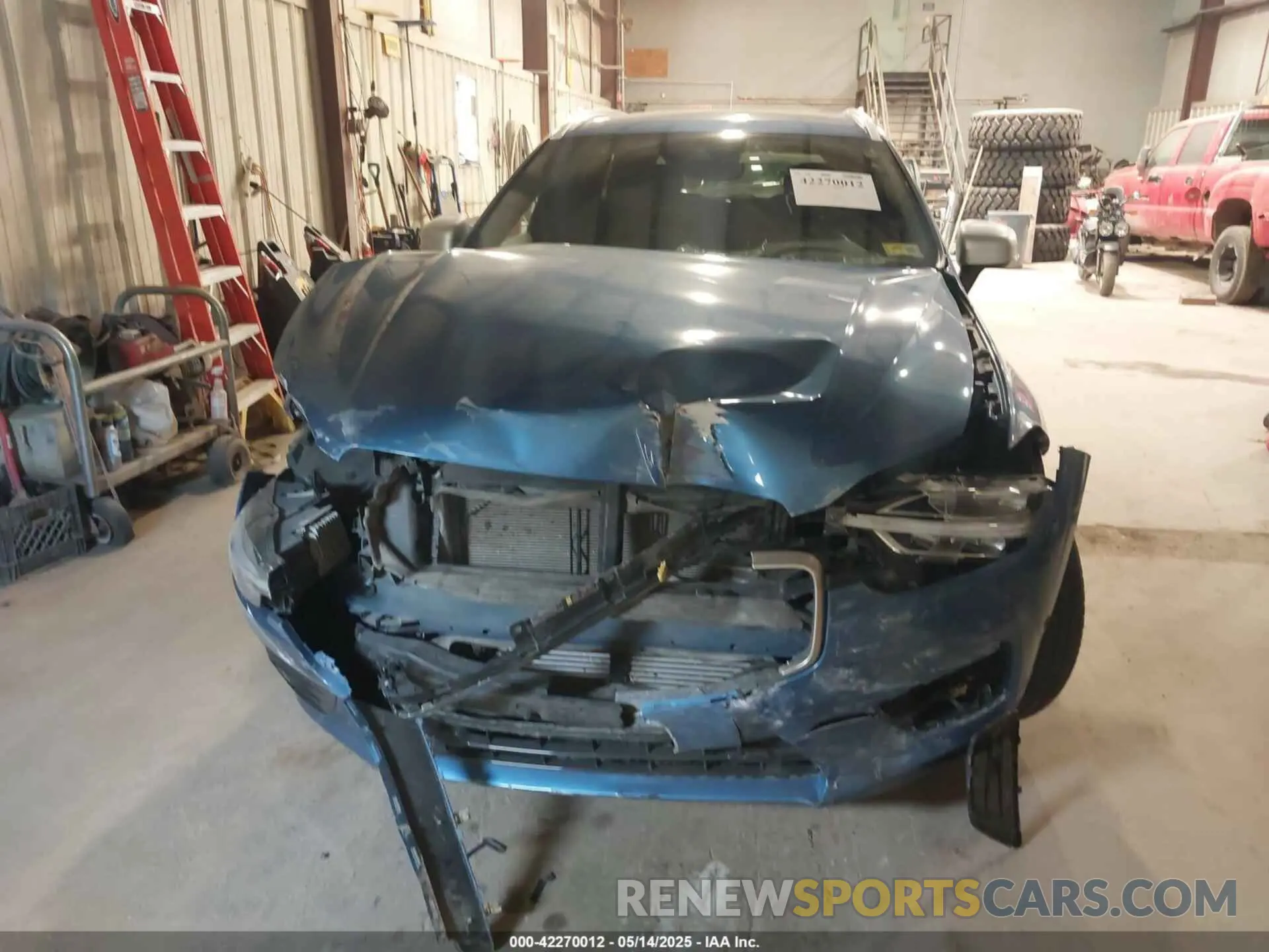 12 Photograph of a damaged car LYV102RM1KB296870 VOLVO XC60 2019