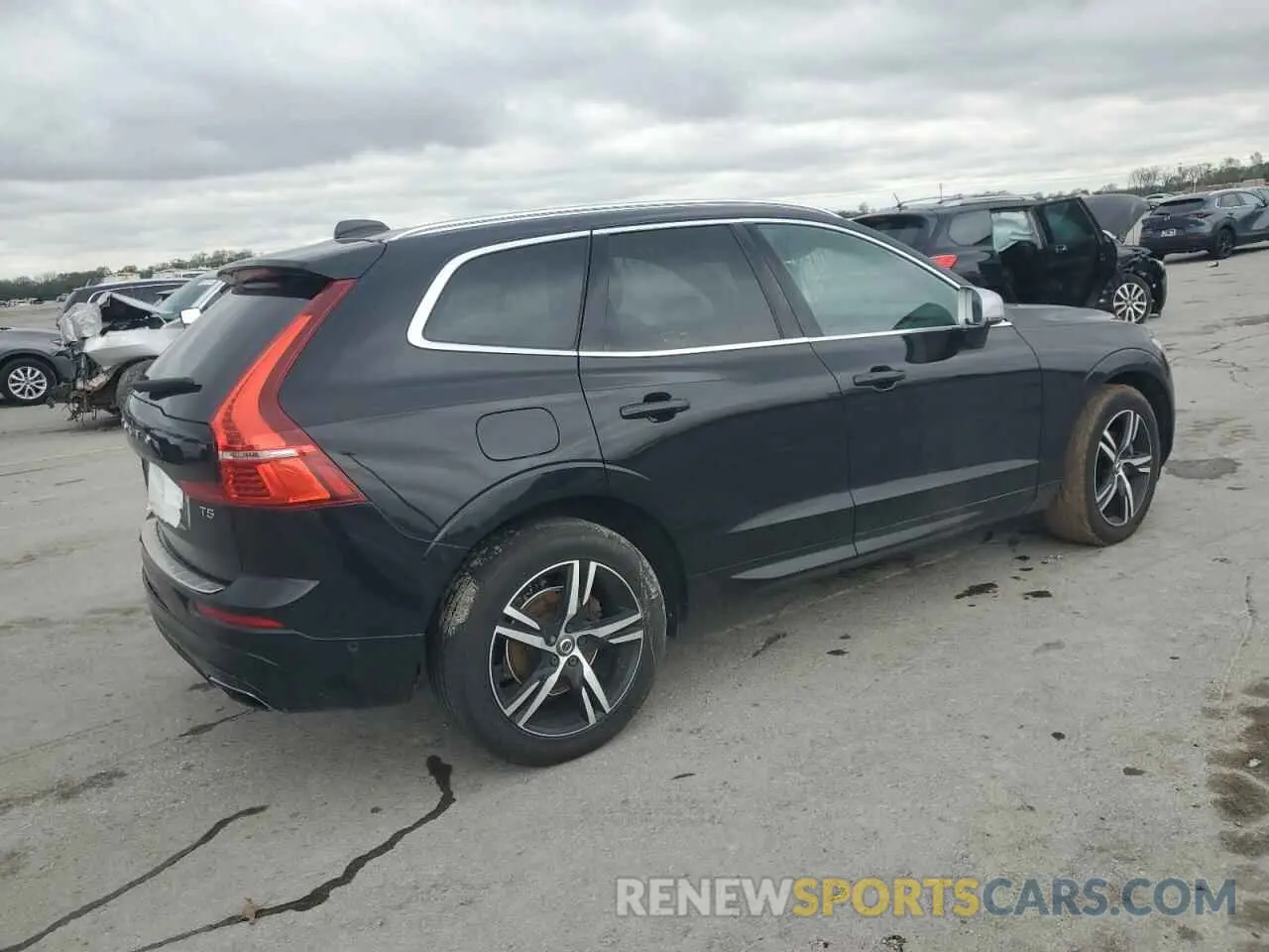3 Photograph of a damaged car LYV102RM2KB359846 VOLVO XC60 2019