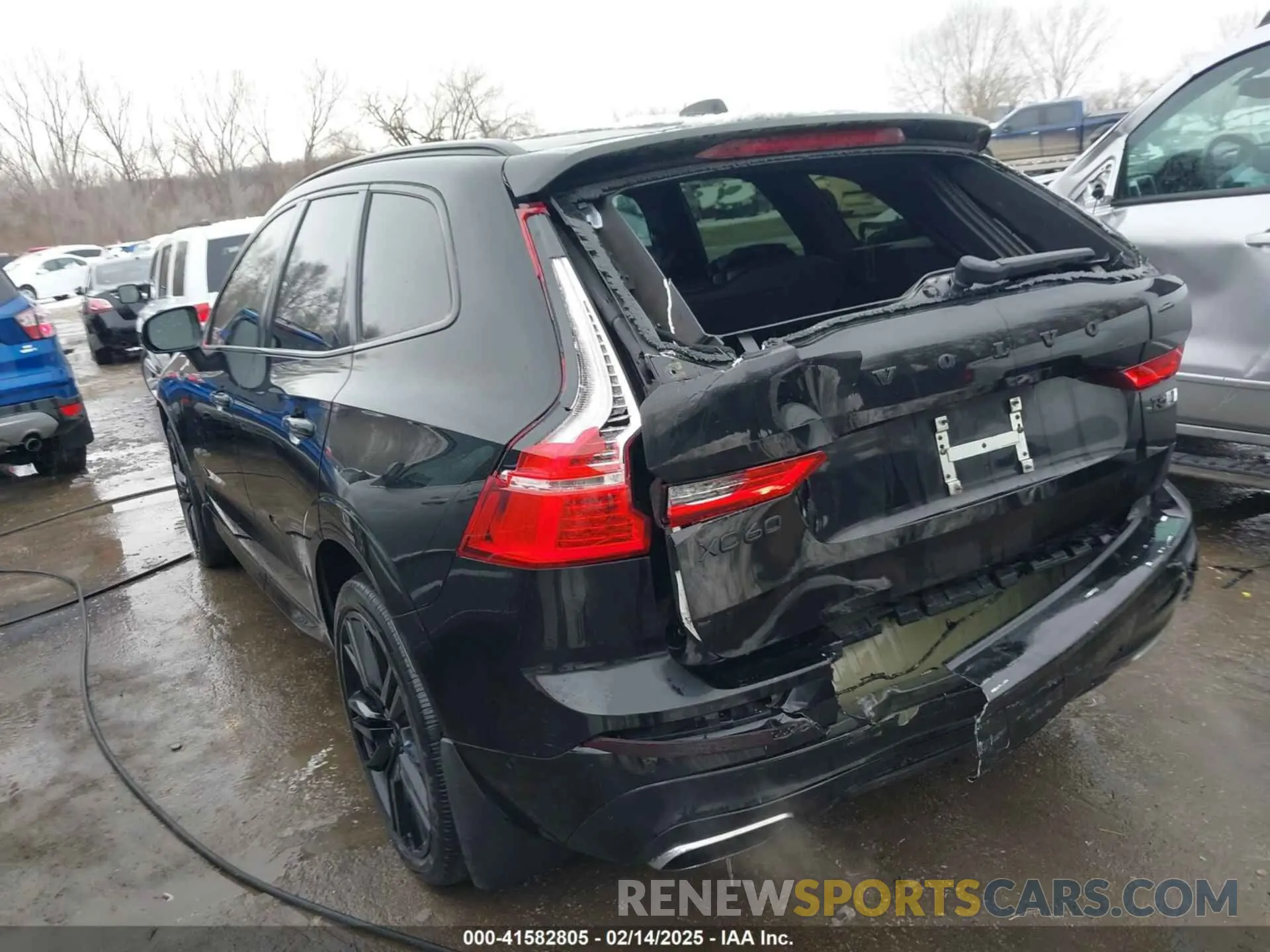 3 Photograph of a damaged car LYV102RM9KB297622 VOLVO XC60 2019