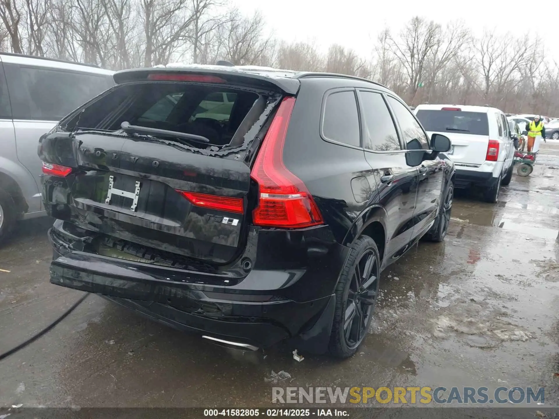 4 Photograph of a damaged car LYV102RM9KB297622 VOLVO XC60 2019
