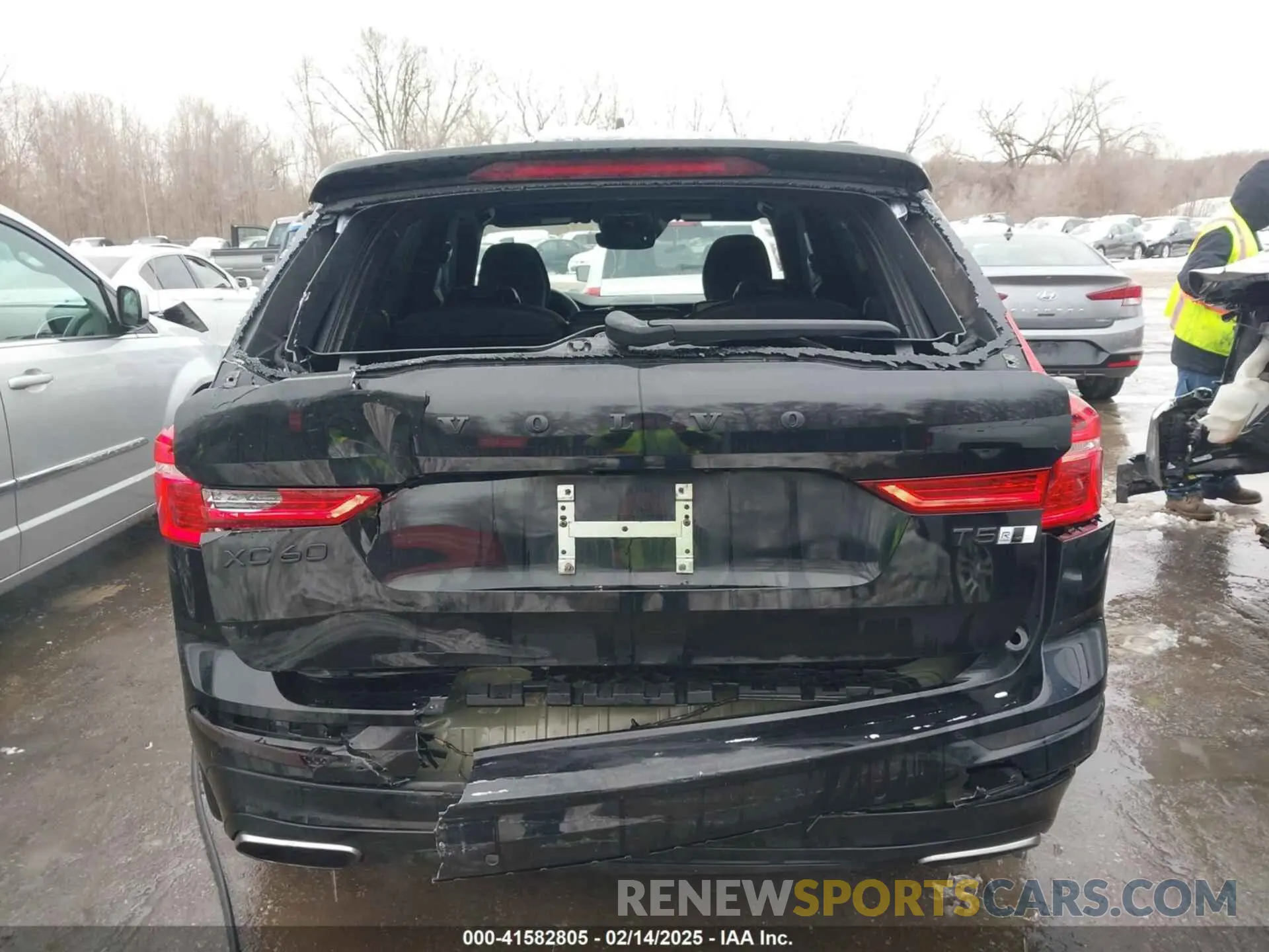6 Photograph of a damaged car LYV102RM9KB297622 VOLVO XC60 2019