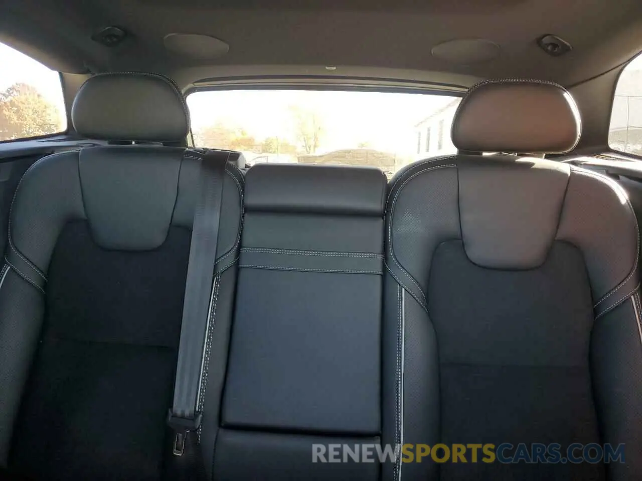 10 Photograph of a damaged car LYV102RM9KB358192 VOLVO XC60 2019
