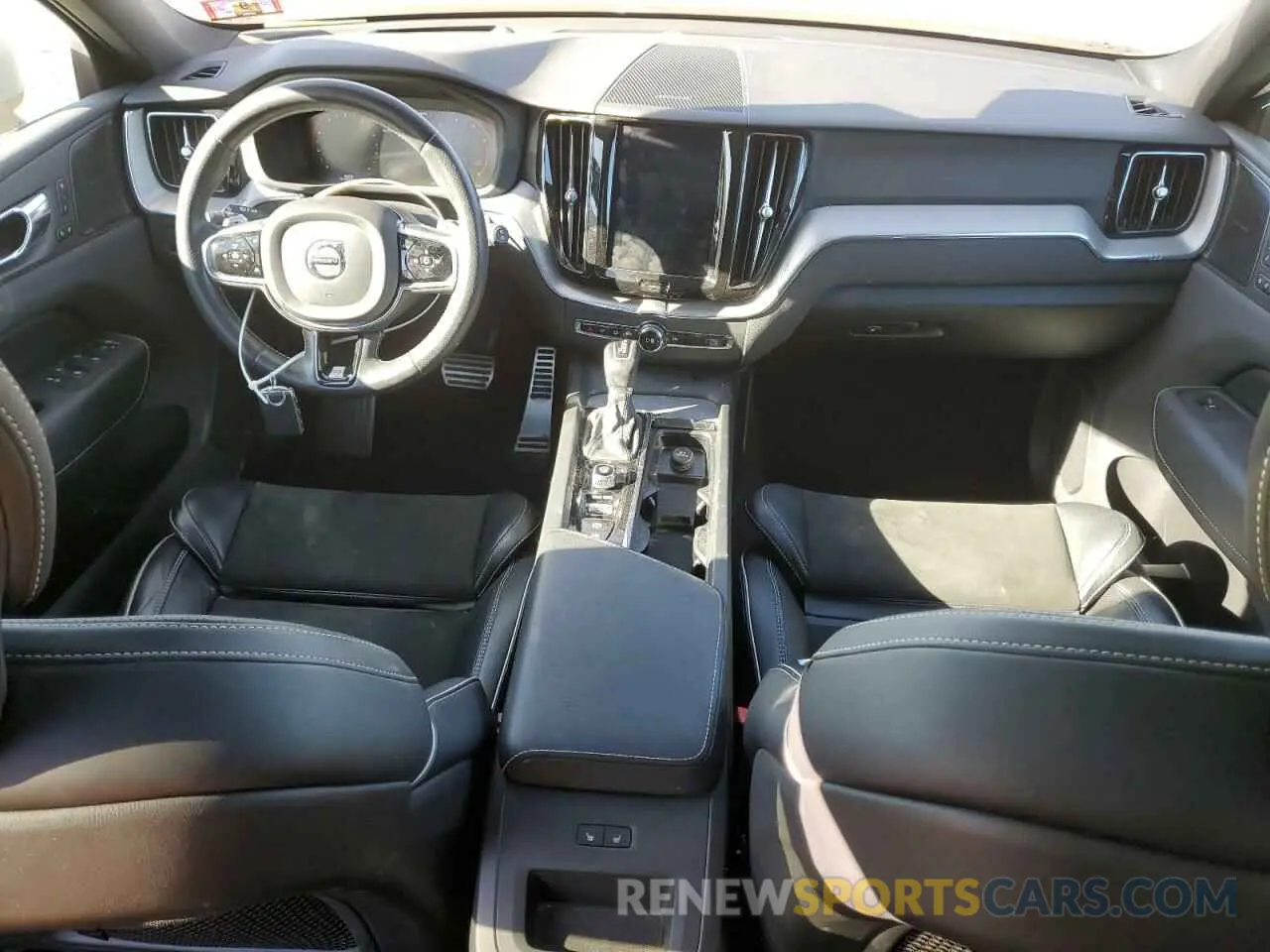 8 Photograph of a damaged car LYV102RM9KB358192 VOLVO XC60 2019