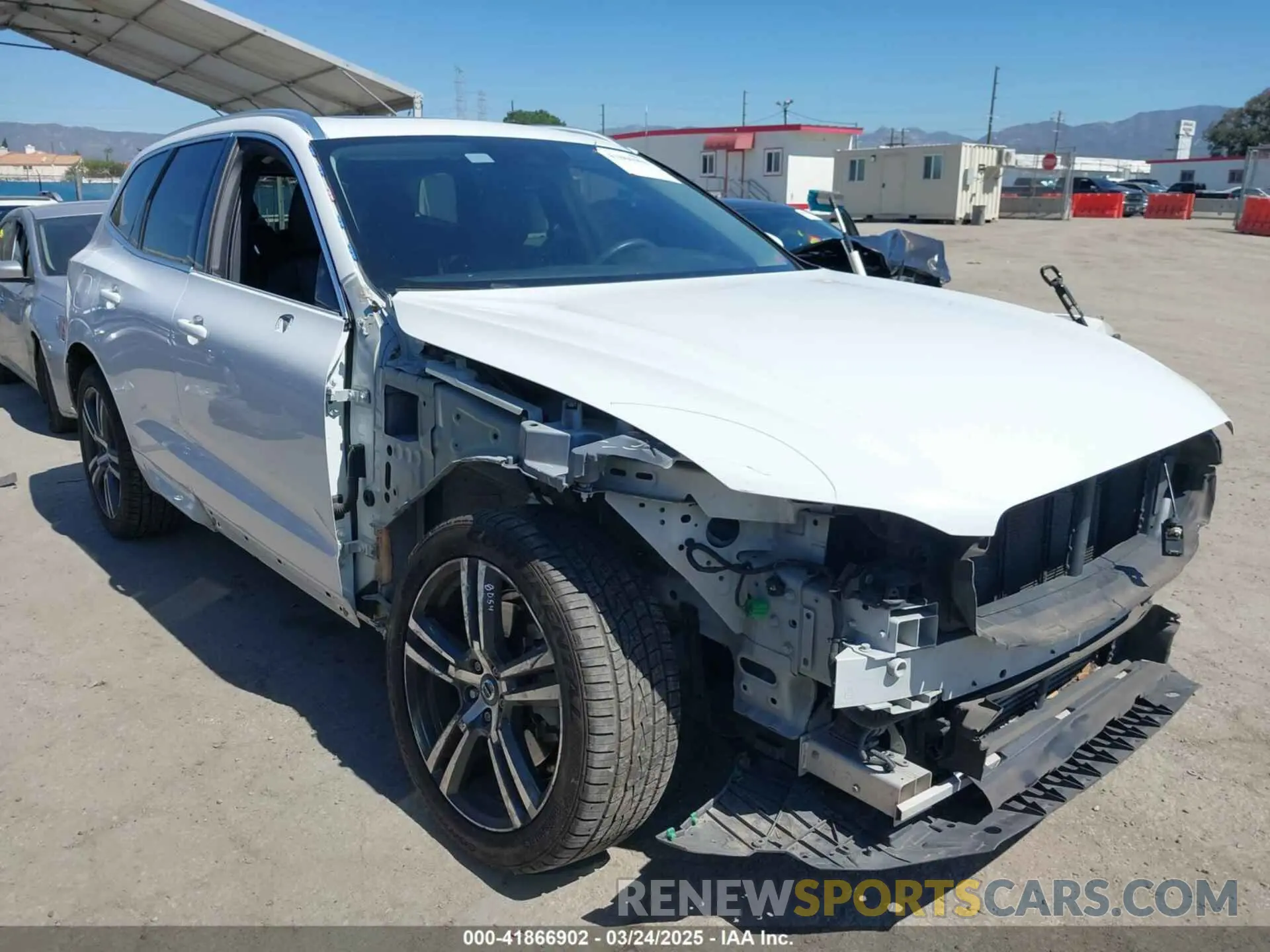 1 Photograph of a damaged car LYVA22RK4KB200318 VOLVO XC60 2019