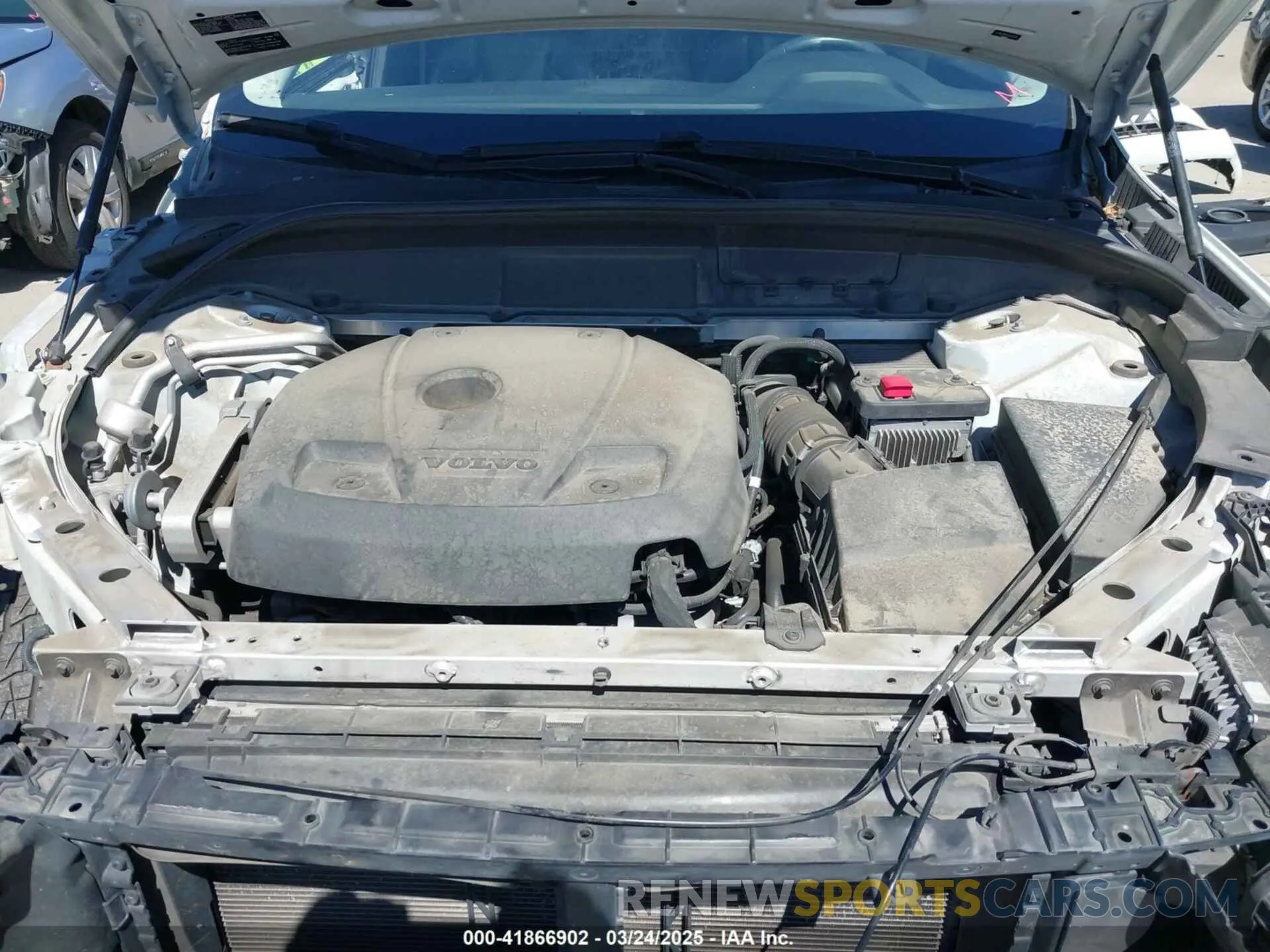10 Photograph of a damaged car LYVA22RK4KB200318 VOLVO XC60 2019