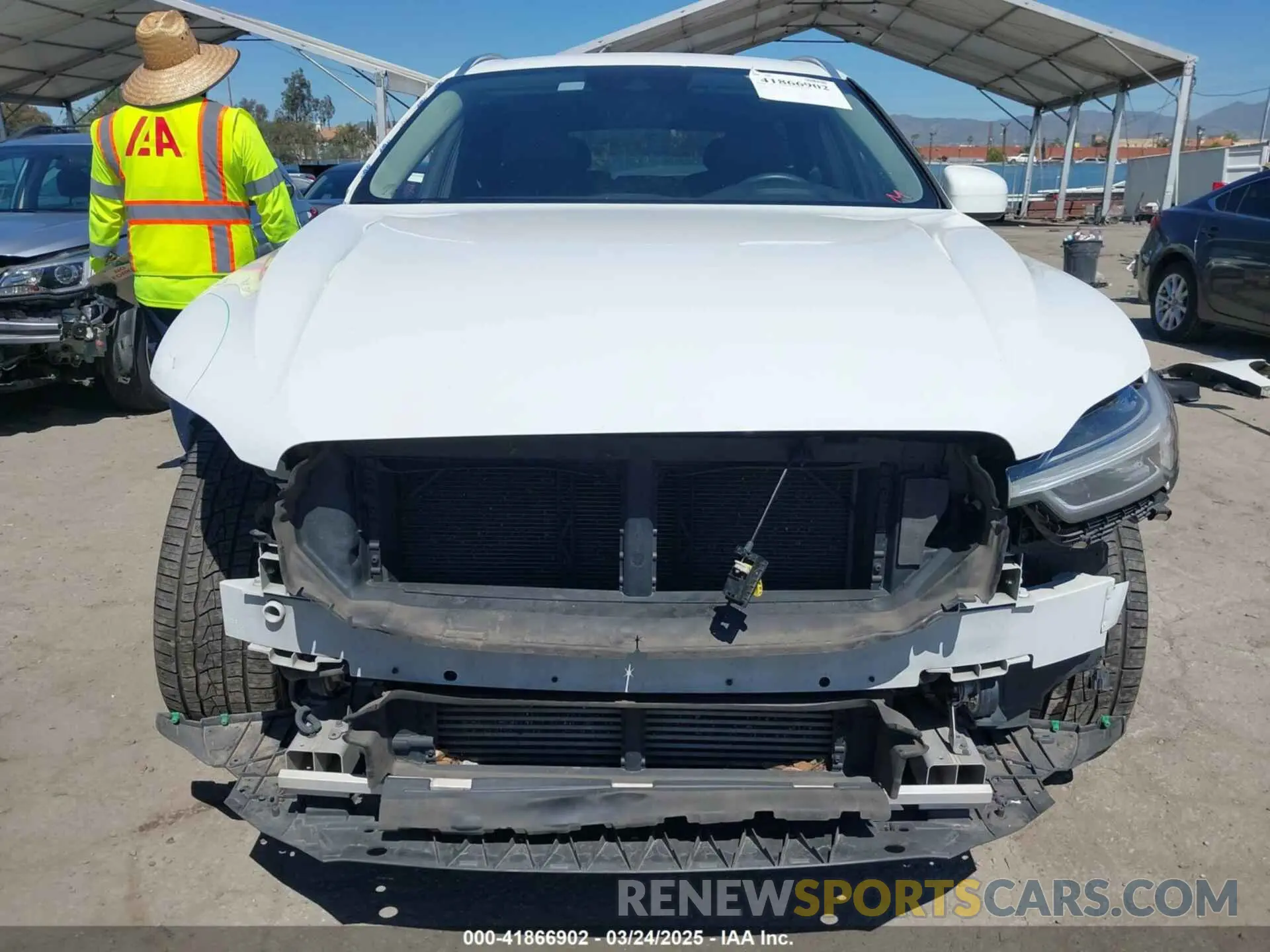 13 Photograph of a damaged car LYVA22RK4KB200318 VOLVO XC60 2019