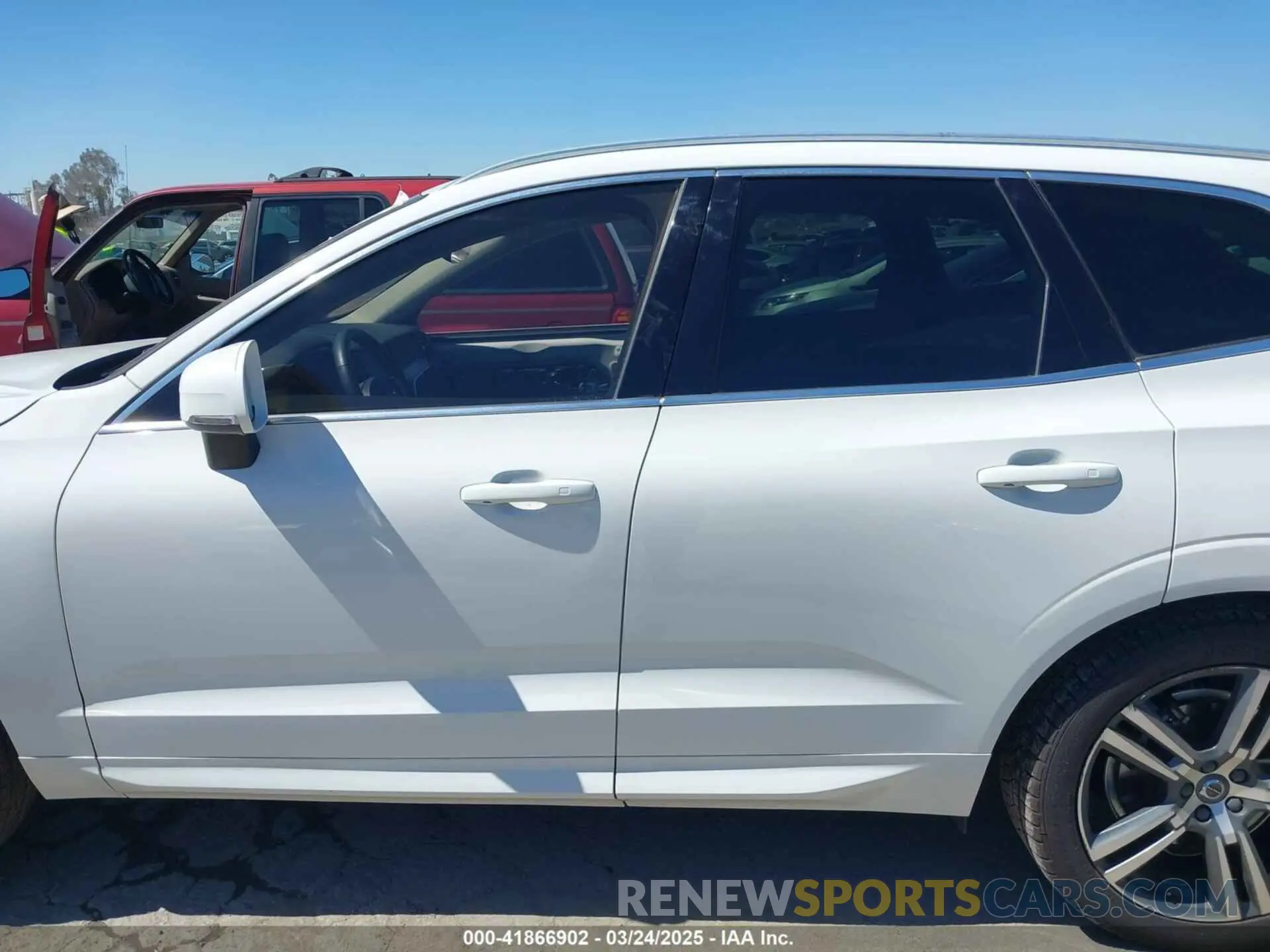 15 Photograph of a damaged car LYVA22RK4KB200318 VOLVO XC60 2019