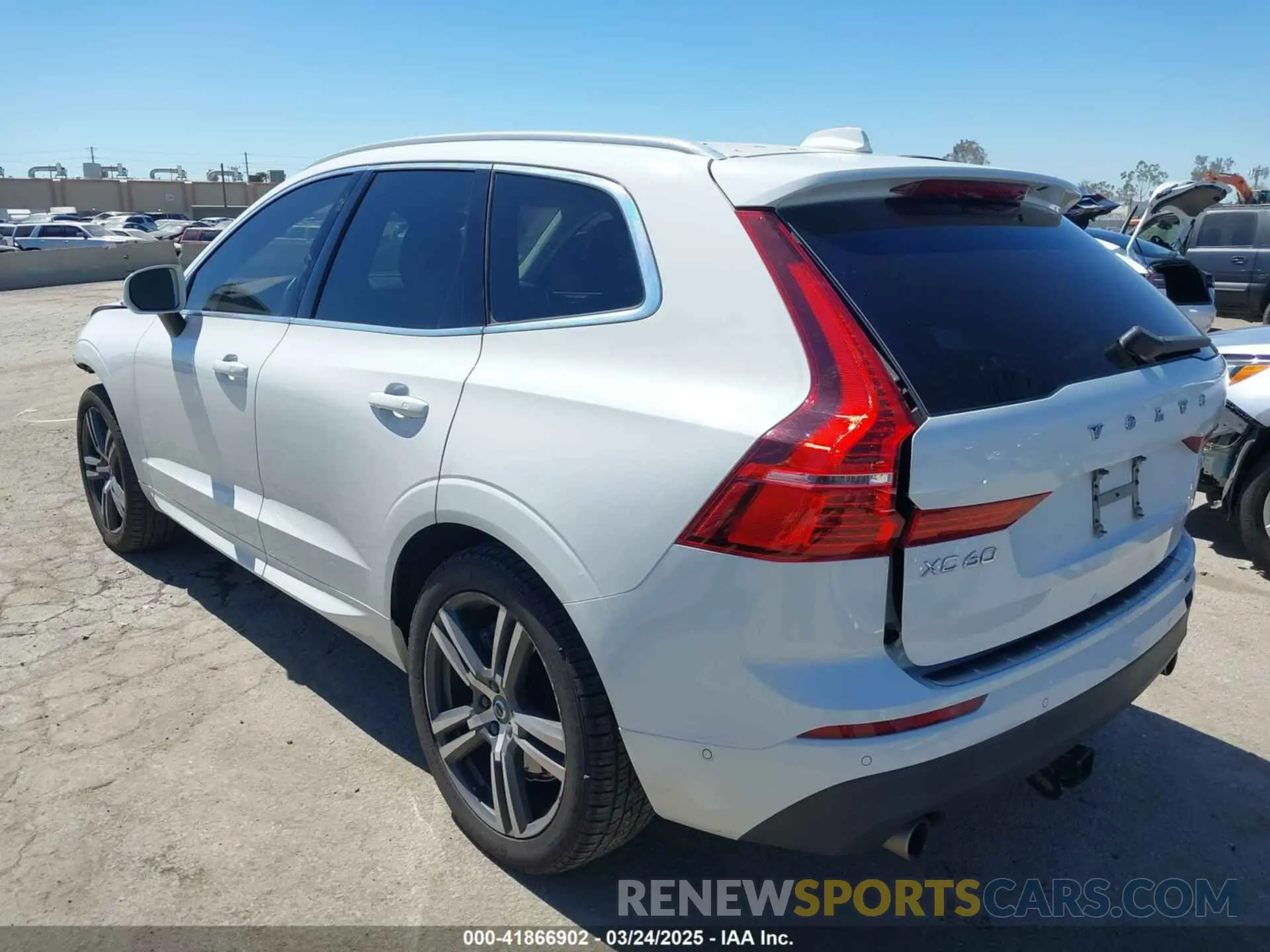 3 Photograph of a damaged car LYVA22RK4KB200318 VOLVO XC60 2019