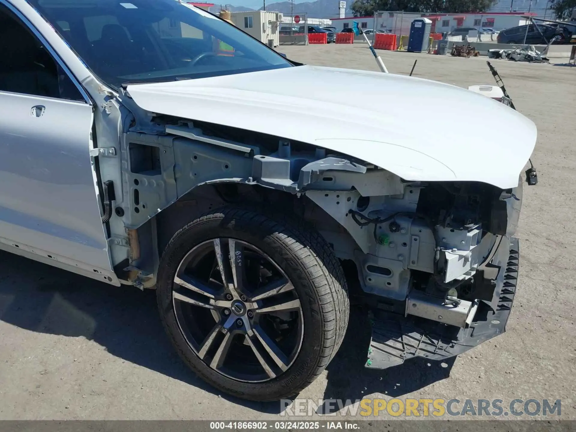 6 Photograph of a damaged car LYVA22RK4KB200318 VOLVO XC60 2019