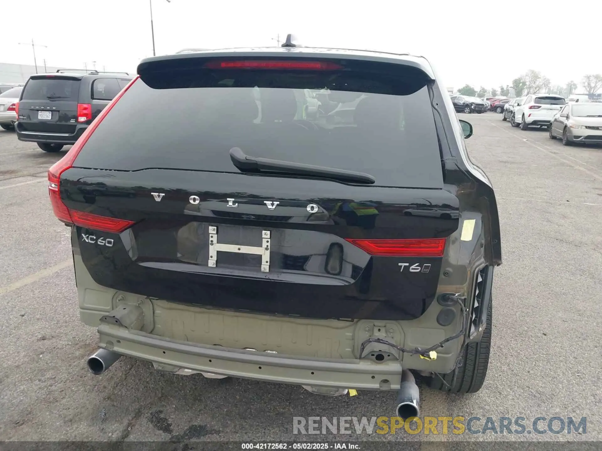 17 Photograph of a damaged car LYVA22RK8KB229949 VOLVO XC60 2019