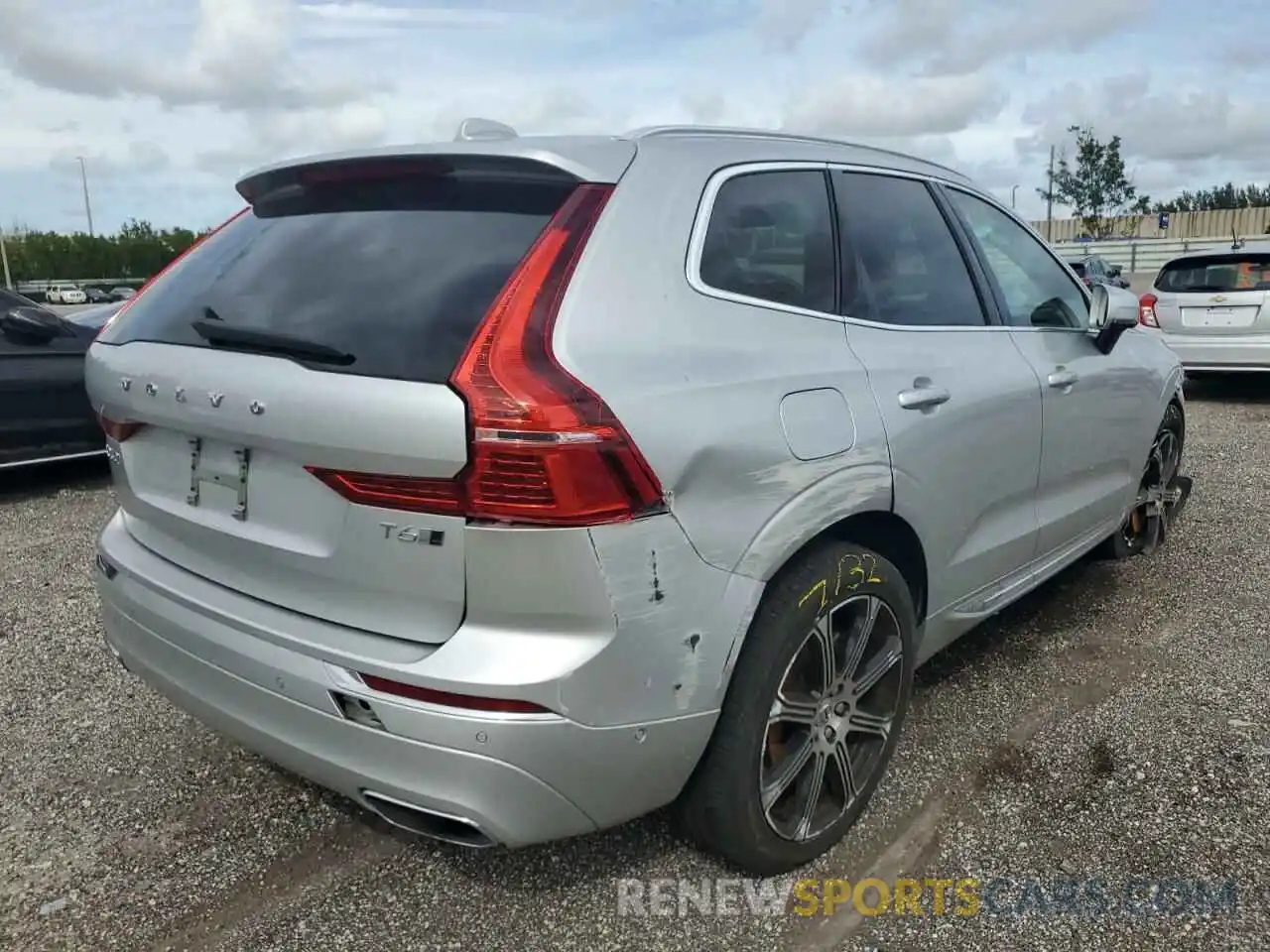 4 Photograph of a damaged car LYVA22RL2KB201251 VOLVO XC60 2019