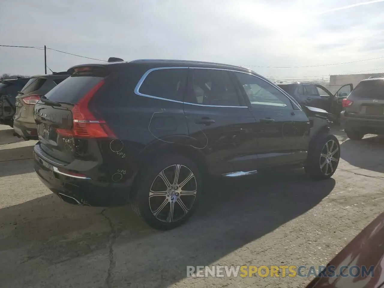 3 Photograph of a damaged car LYVA22RL8KB236876 VOLVO XC60 2019