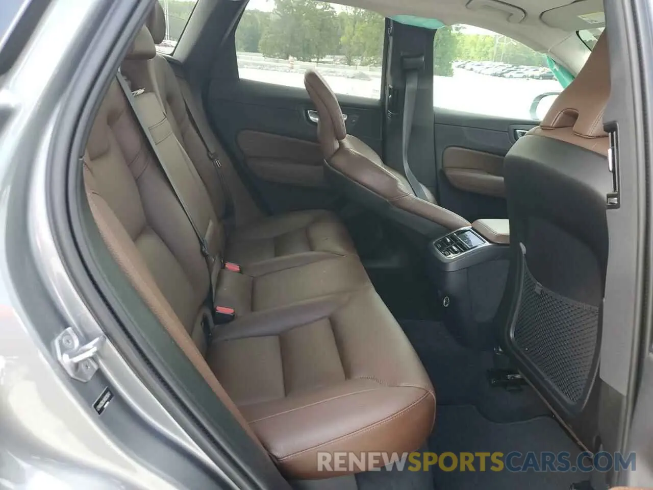 11 Photograph of a damaged car LYVA22RLXKB215043 VOLVO XC60 2019