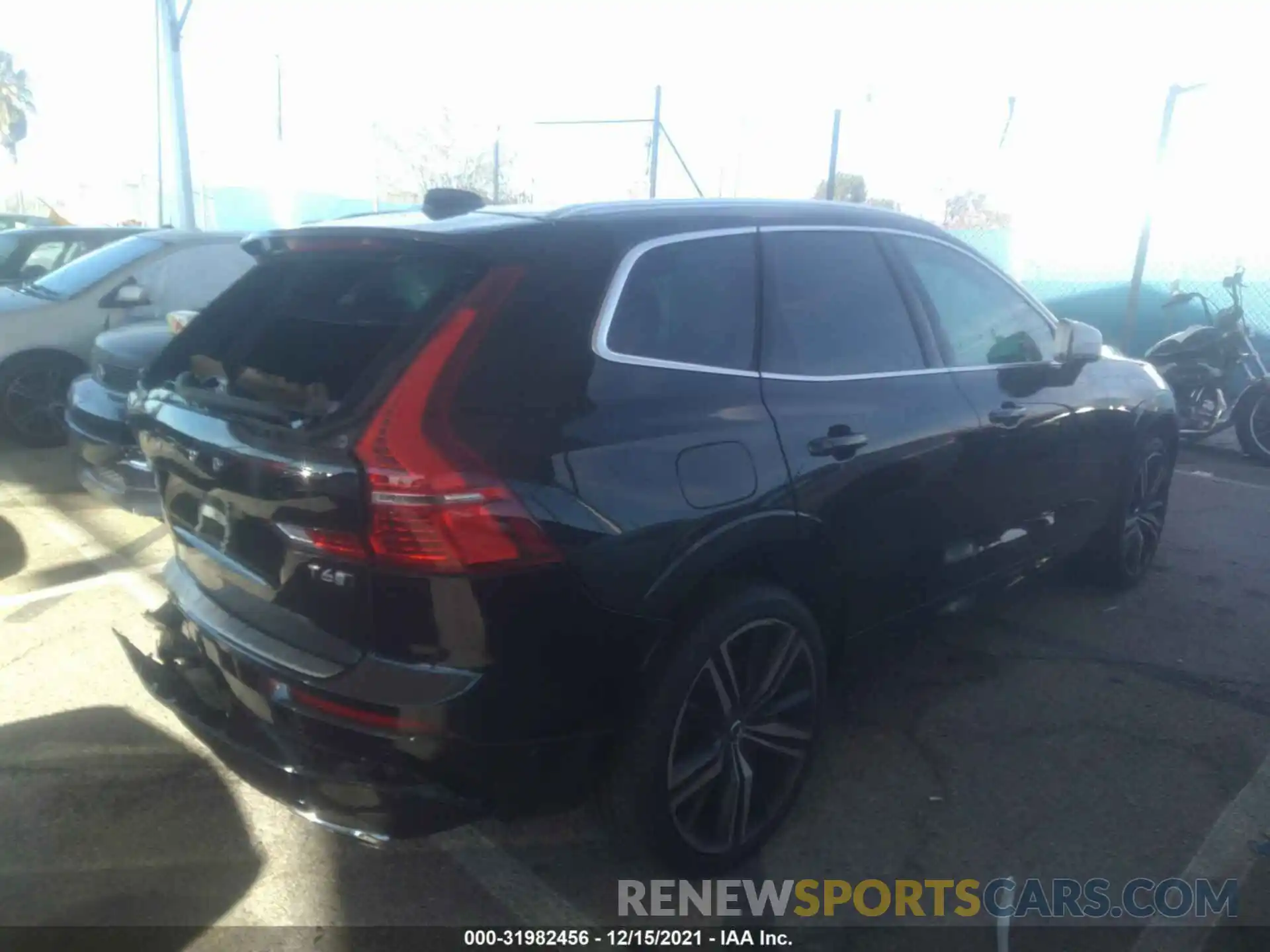 4 Photograph of a damaged car LYVA22RM1KB176836 VOLVO XC60 2019