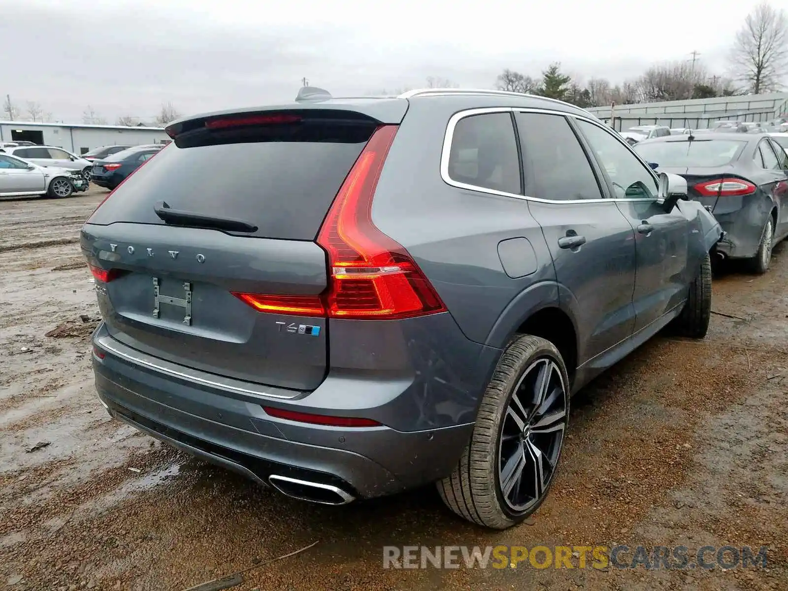 4 Photograph of a damaged car LYVA22RM3KB229603 VOLVO XC60 2019